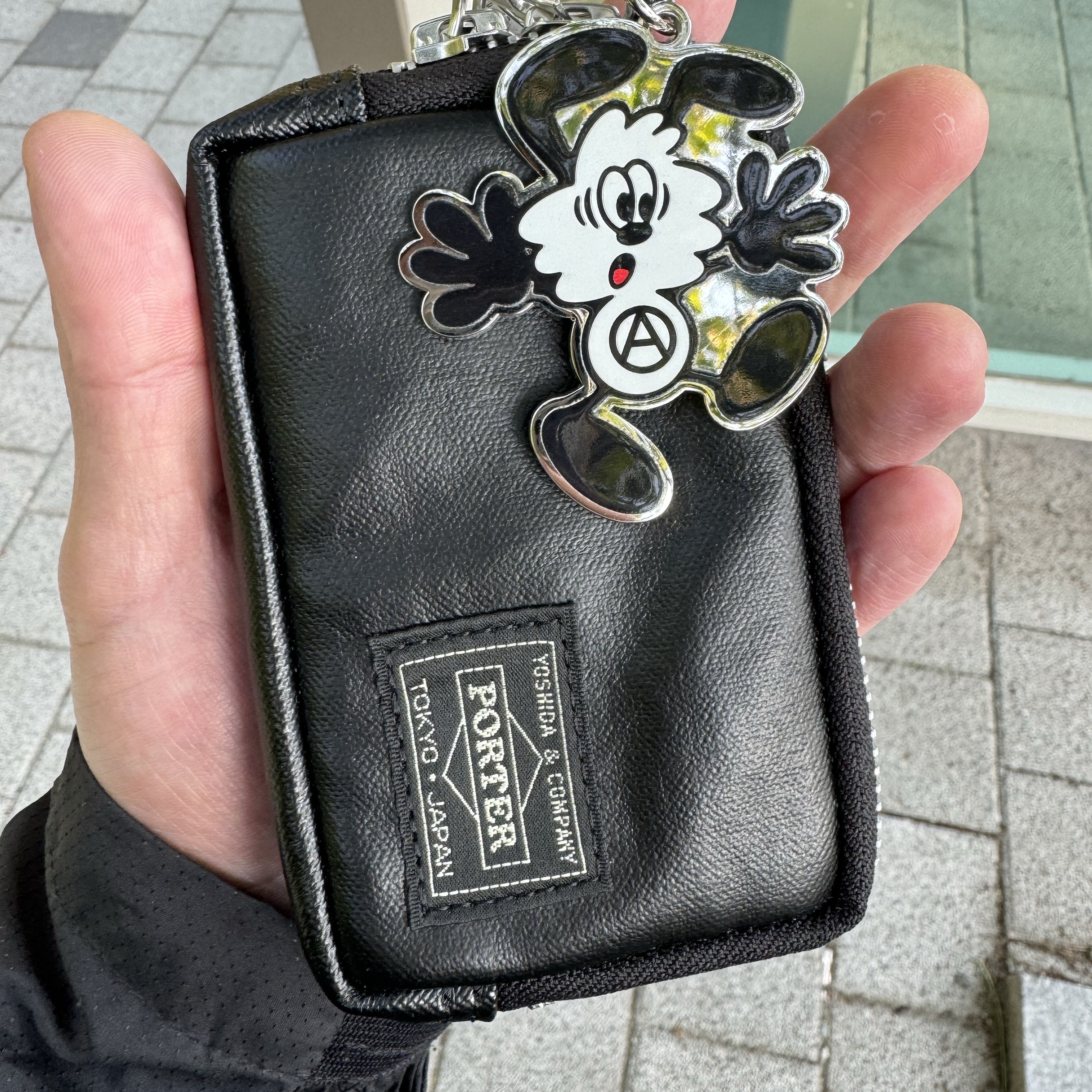 Porter Freestyle Multi Coin Case Black 착용 스타일