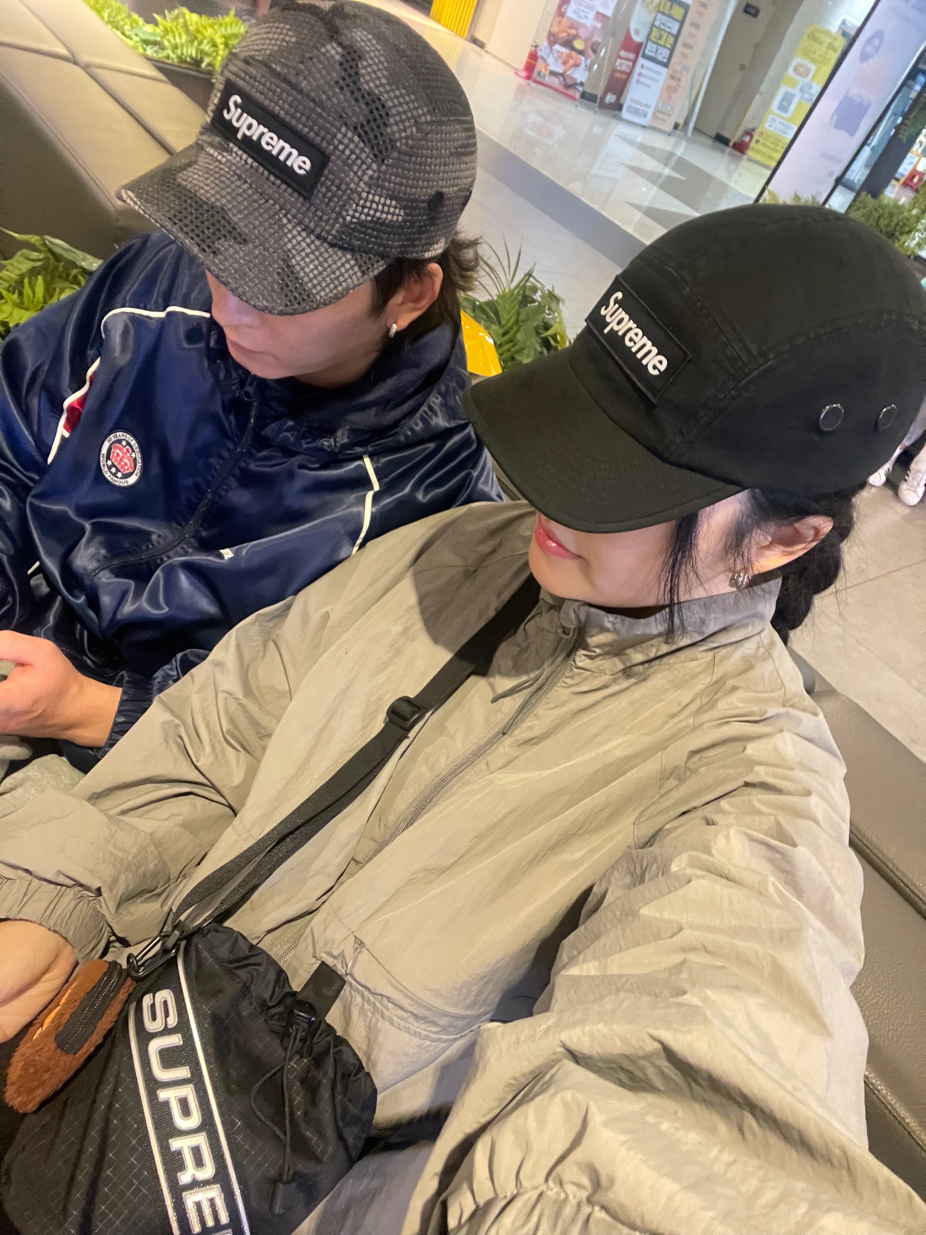 Supreme Small Cinch Pouch Black - 23FW, Supreme Military Camp Cap Black - 23SS 착용 스타일