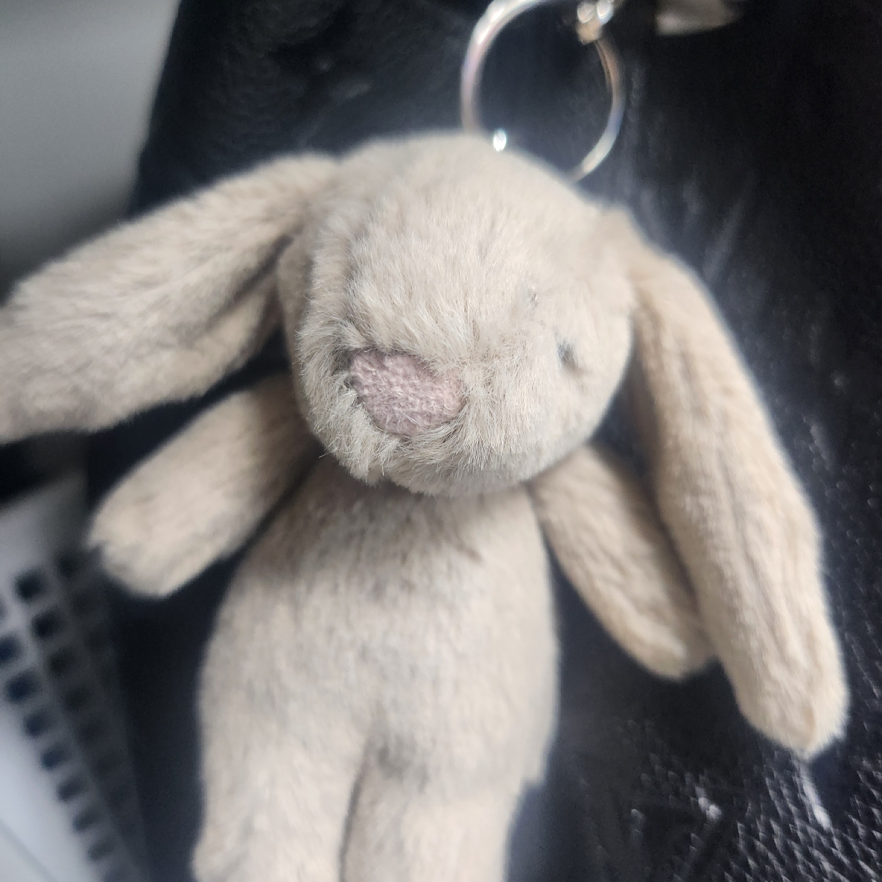 Jellycat Bashful Bunny Bag Charm Beige 착용 스타일