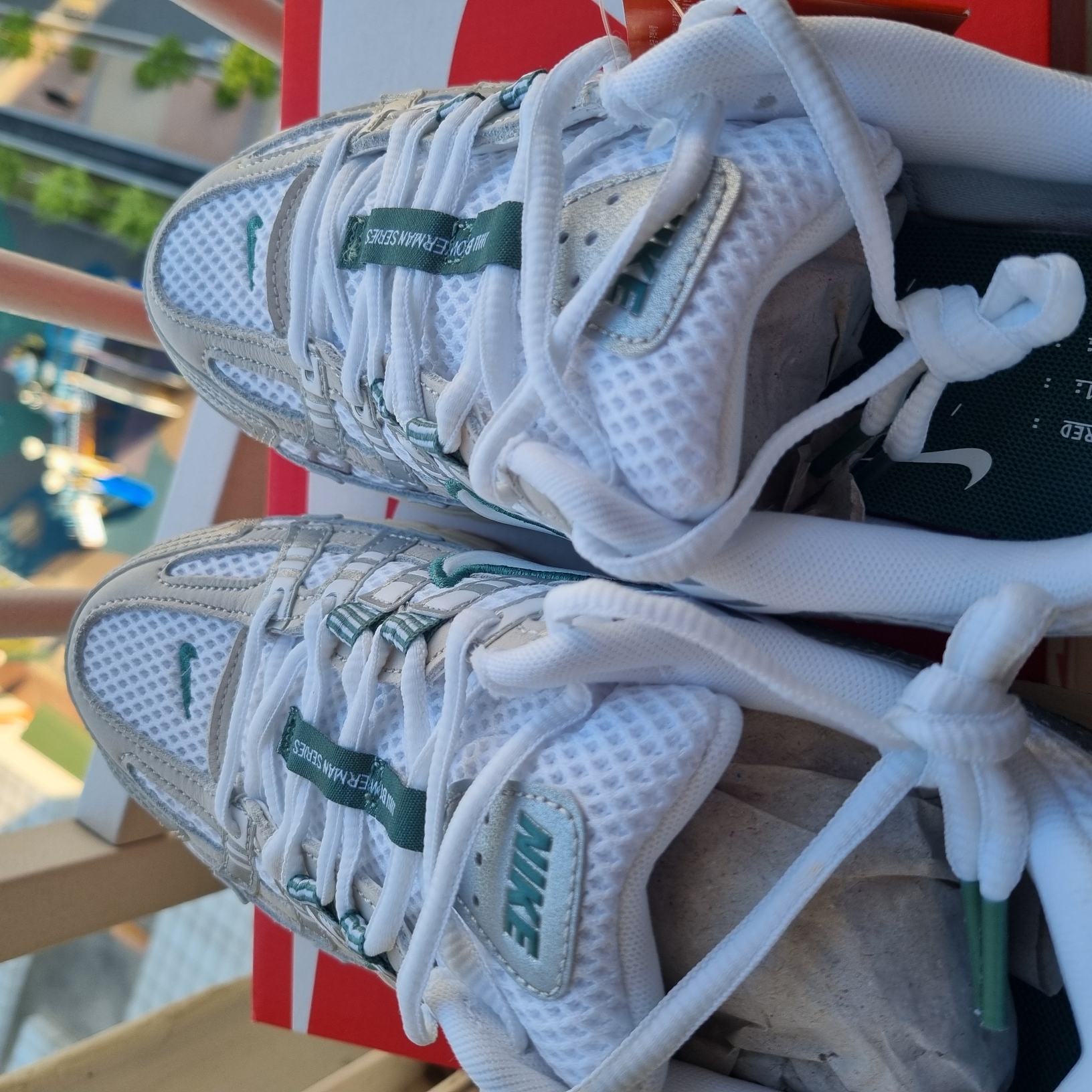 Nike P-6000 Light Bone White Metallic Silver 착용 스타일 - 4