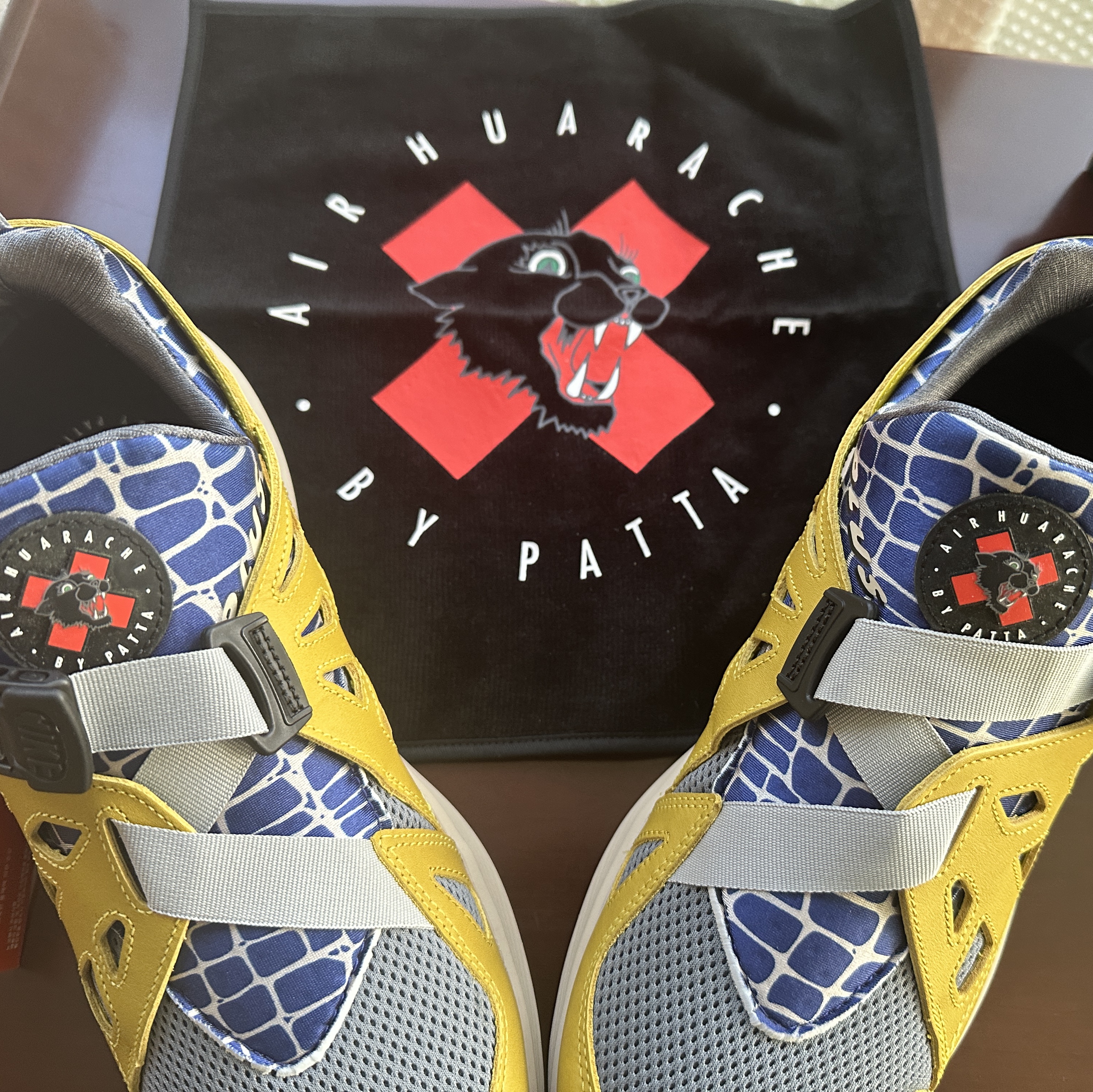 Nike x Patta Air Huarache 20Y24 Saffron Quartz and Sand Drift 착용 스타일 - 2