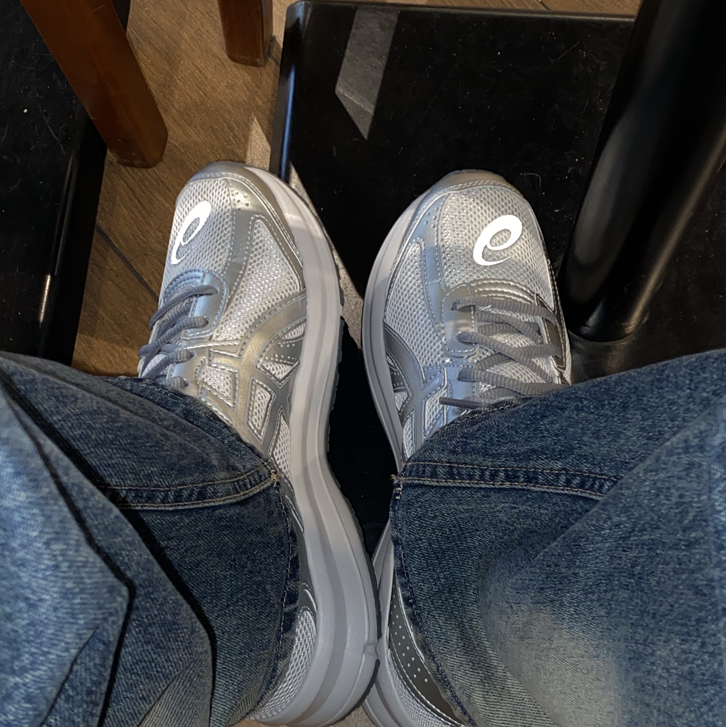 Asics Jog 100 S SMU Glacier Grey Pure Silver - 2E Wide 착용 스타일 - 3