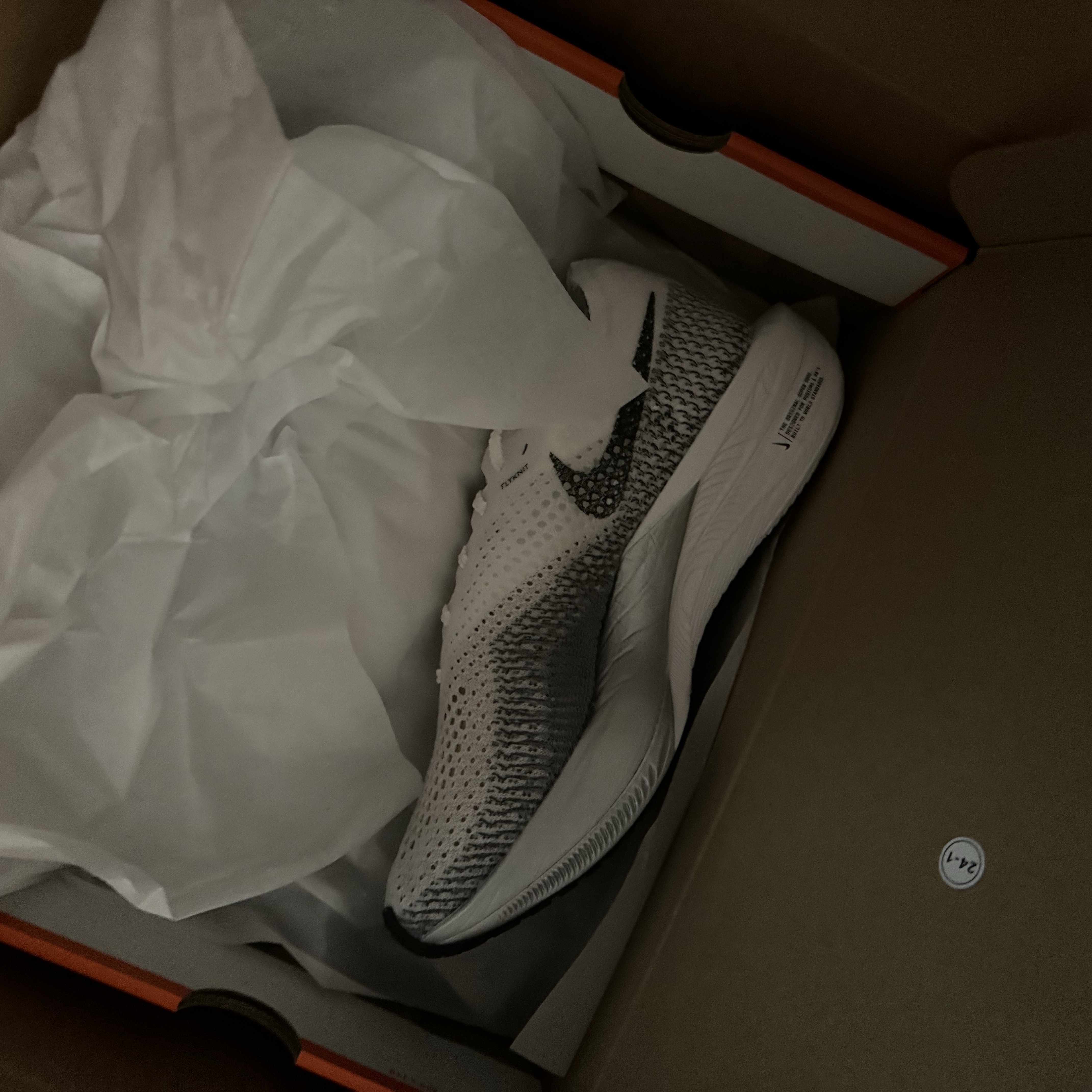 Nike ZoomX Vaporfly Next% 3 White Grey 착용 스타일 - 2