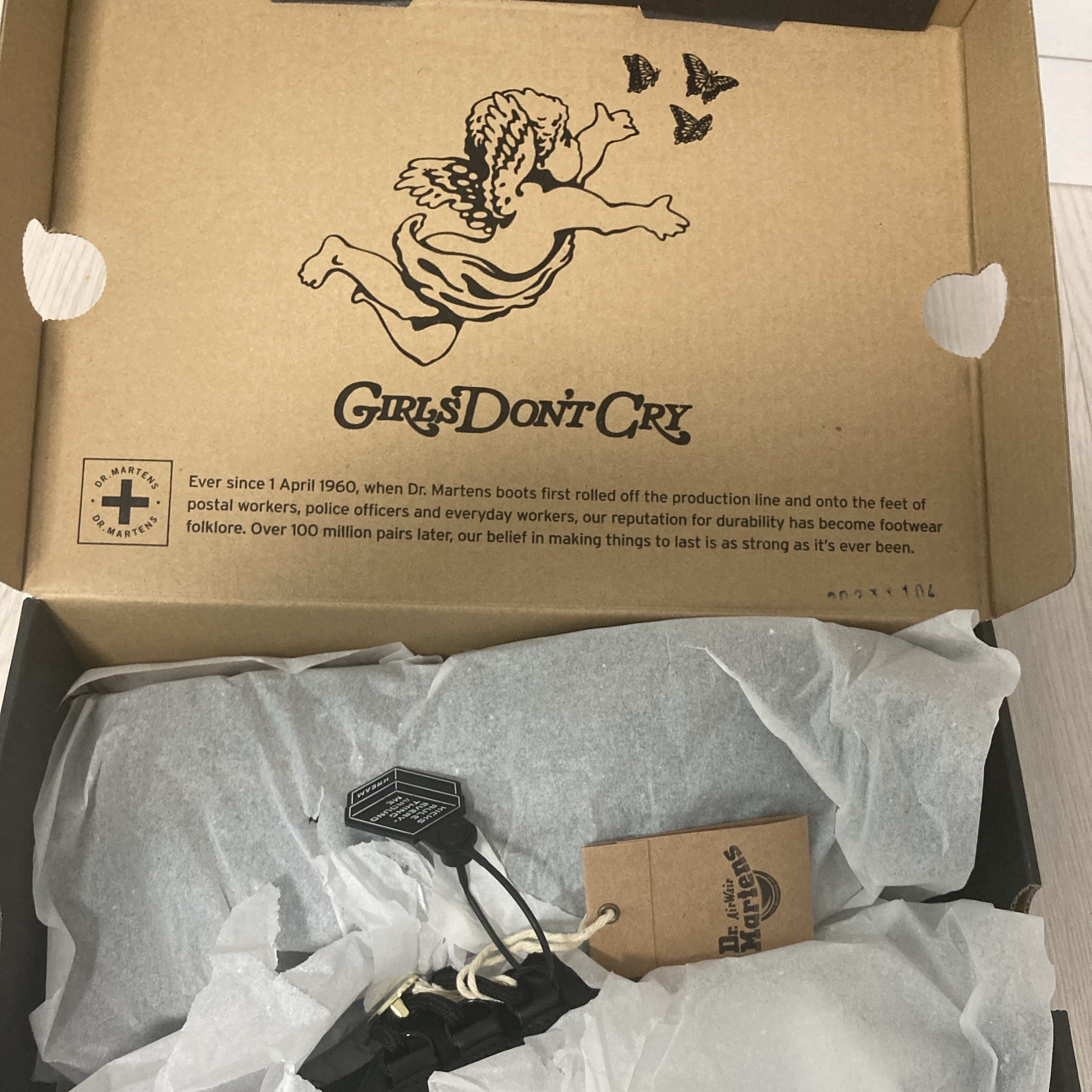 Dr. Martens x Verdy Girls Don't Cry Ramsey Creeper Black 착용 스타일 - 2