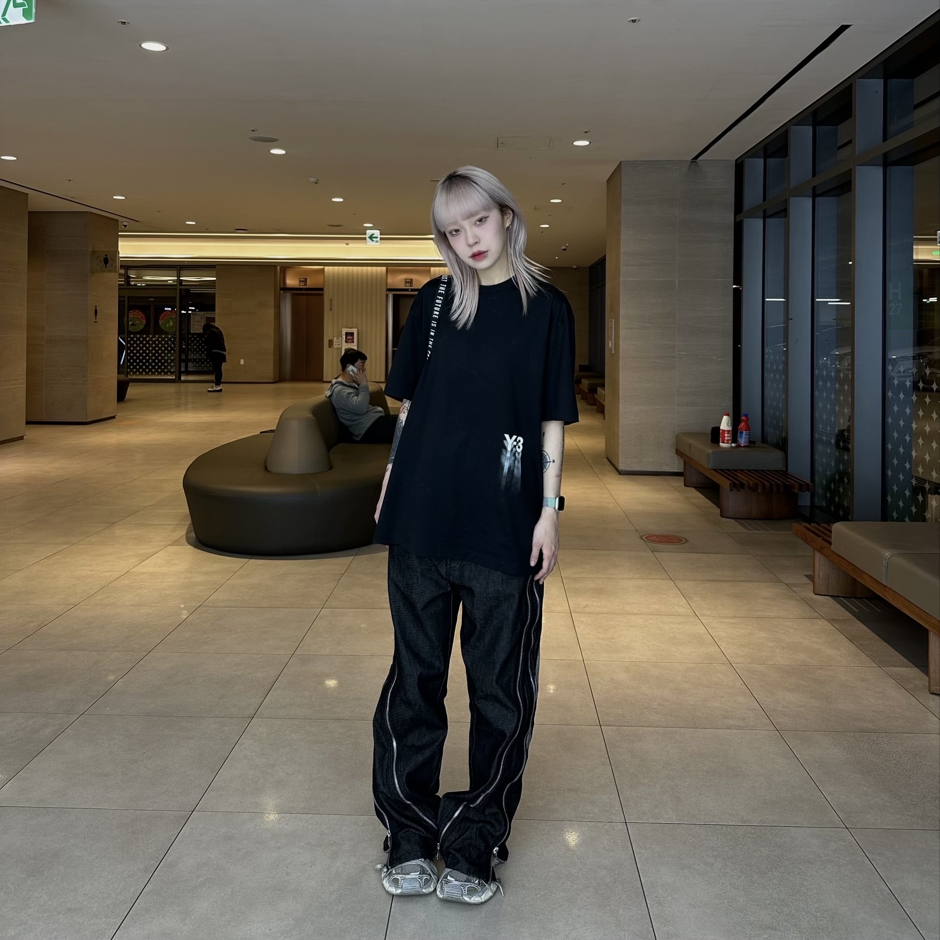 (W) Balenciaga 3XL Sneakers Light Beige, Balenciaga 3XL Sneakers Light Beige 착용 스타일 - 3