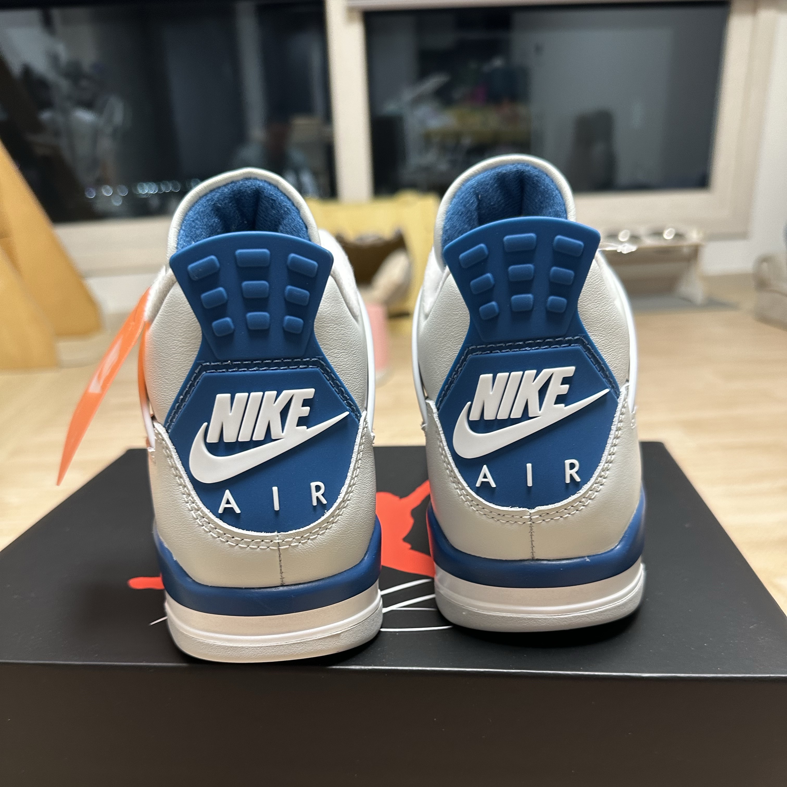 Jordan 4 Retro Industrial Blue 착용 스타일 - 4