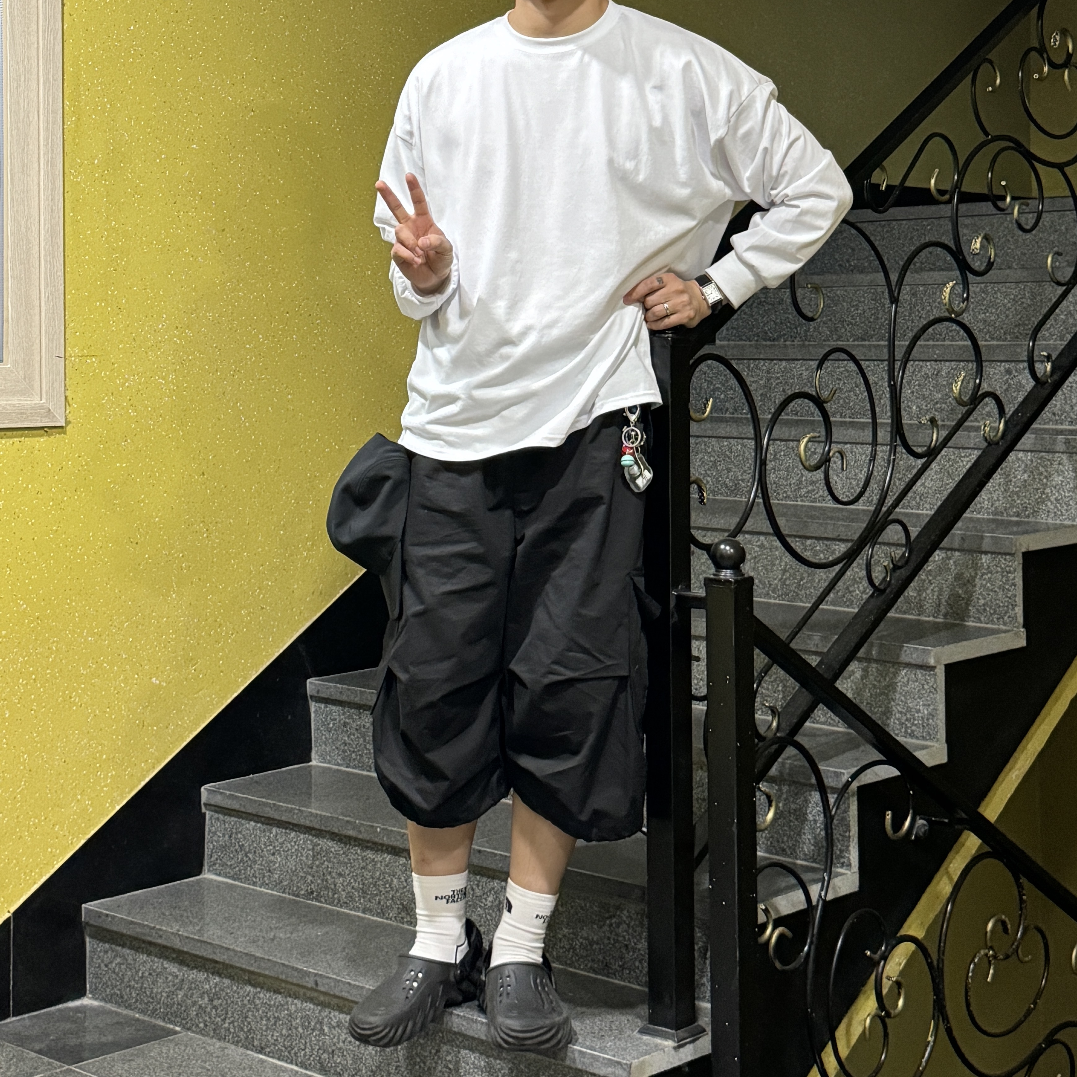 Arc'teryx Calidum 5 Panel Cap Black, Crocs Echo Clog Black 착용 스타일