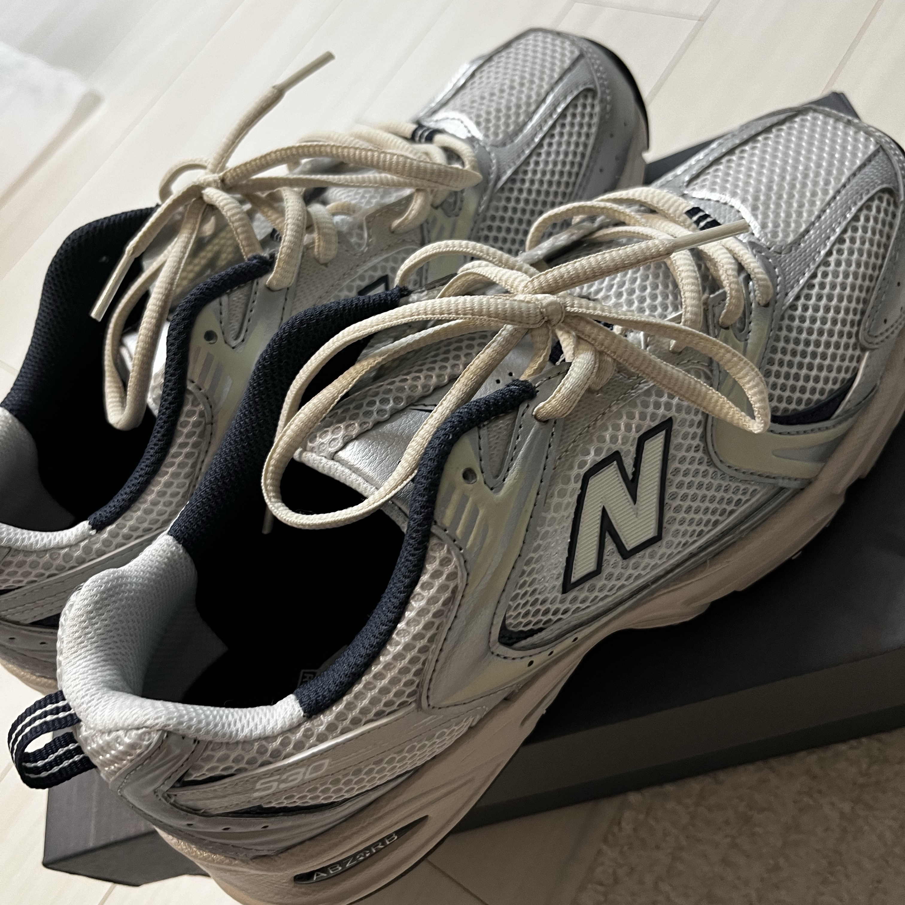 New Balance 530 Steel Grey 착용 스타일