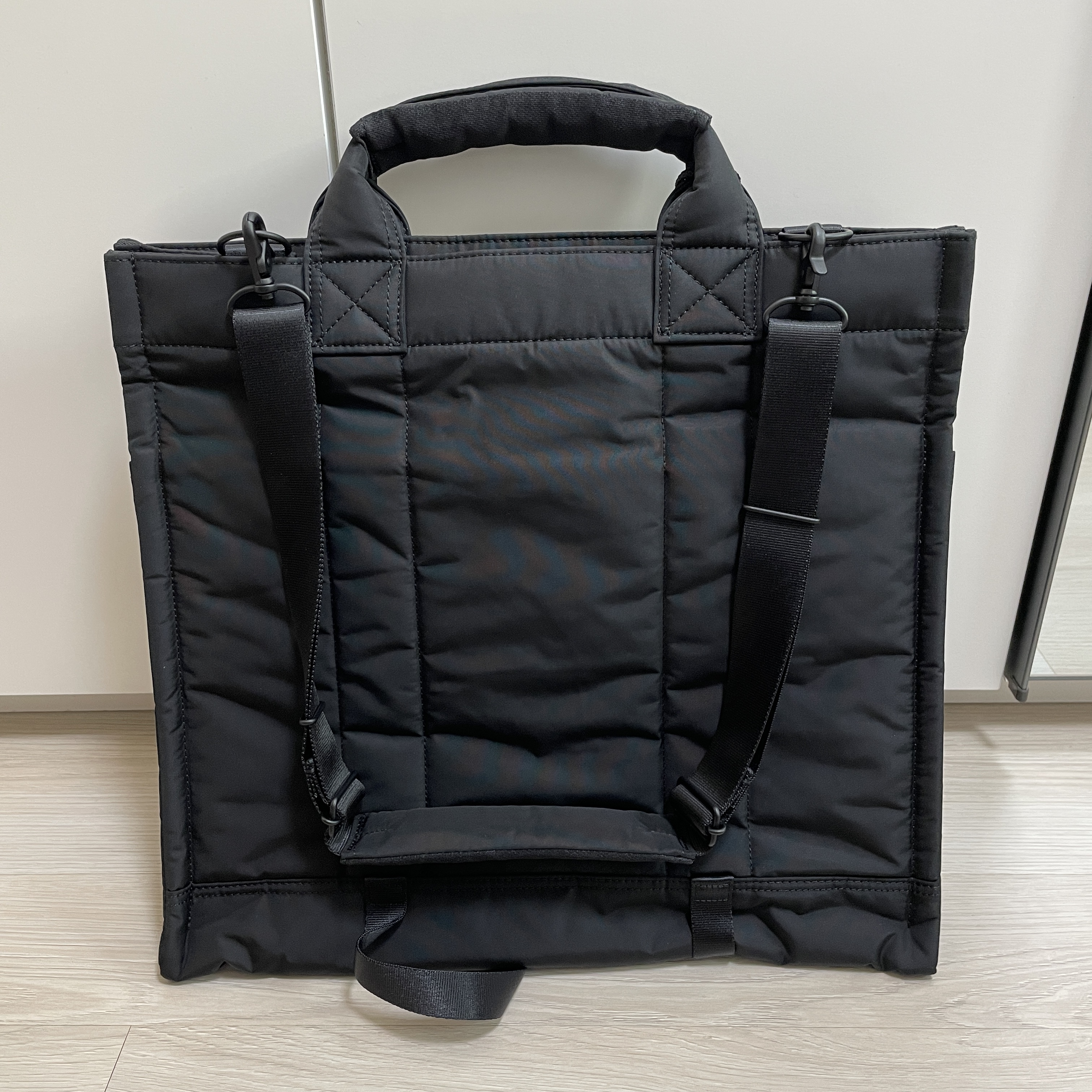 Porter Senses Tote Bag L Black 착용 스타일 - 2