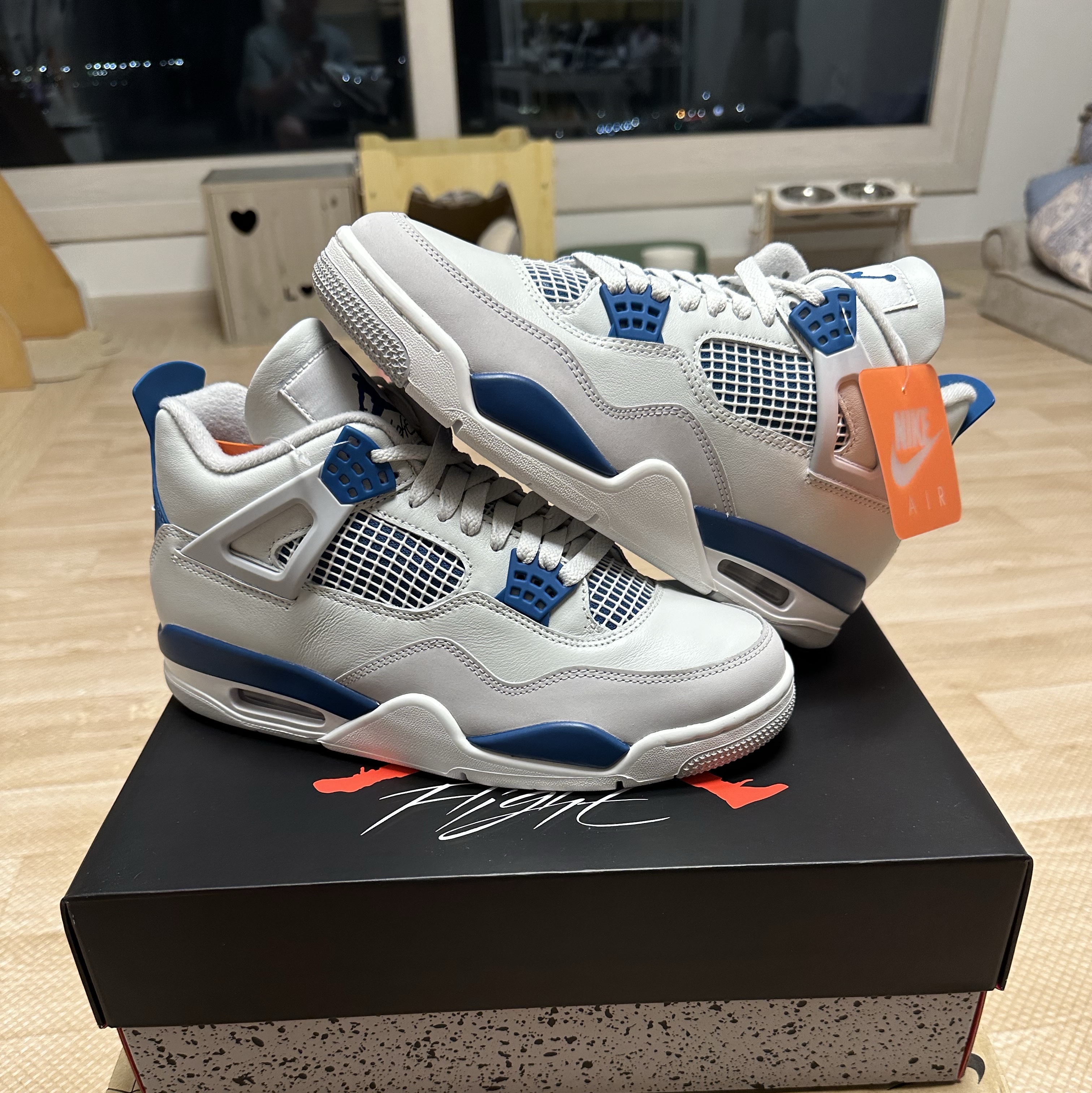 Jordan 4 Retro Industrial Blue 착용 스타일 - 1