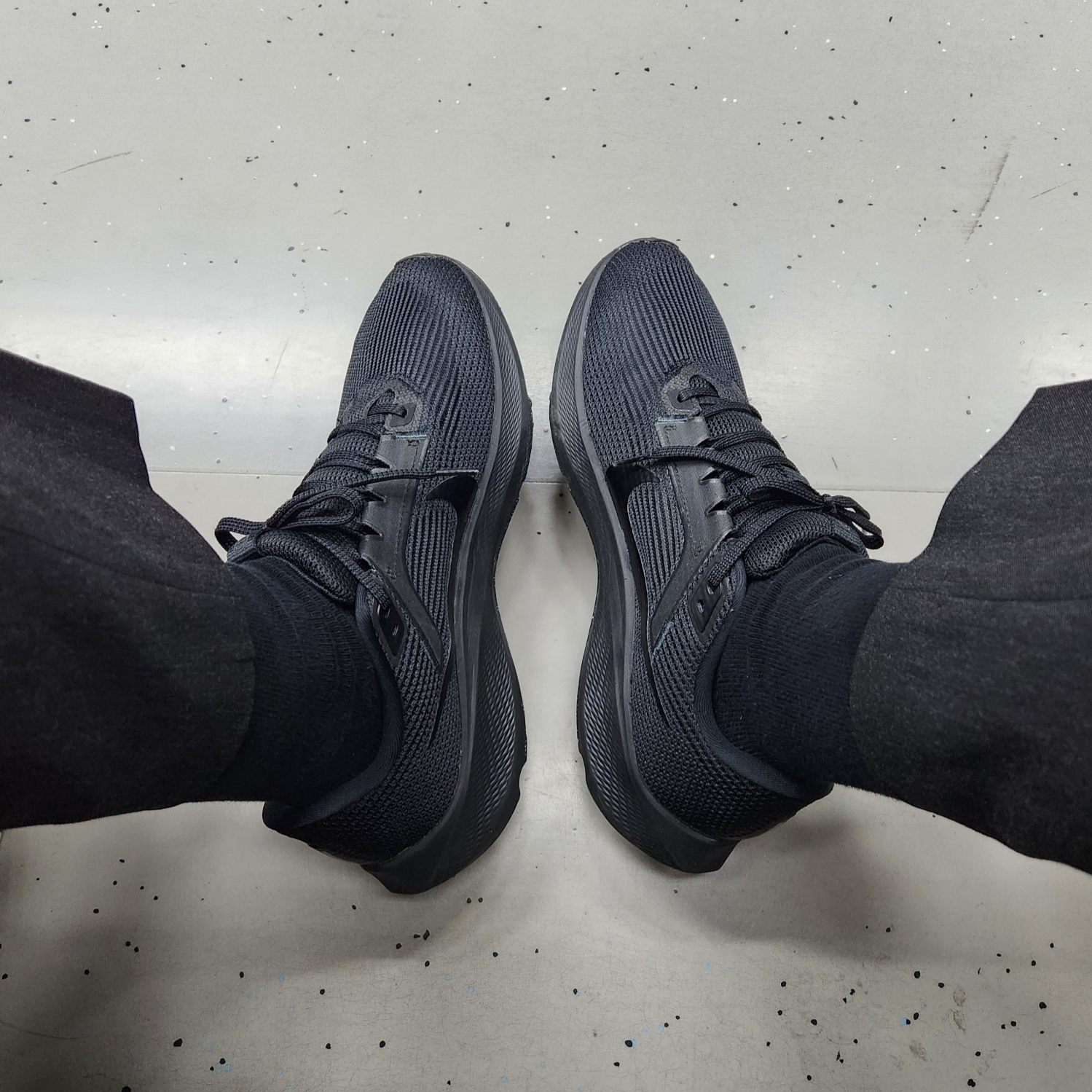 Nike Air Zoom Pegasus 40 Black Anthracite 착용 스타일