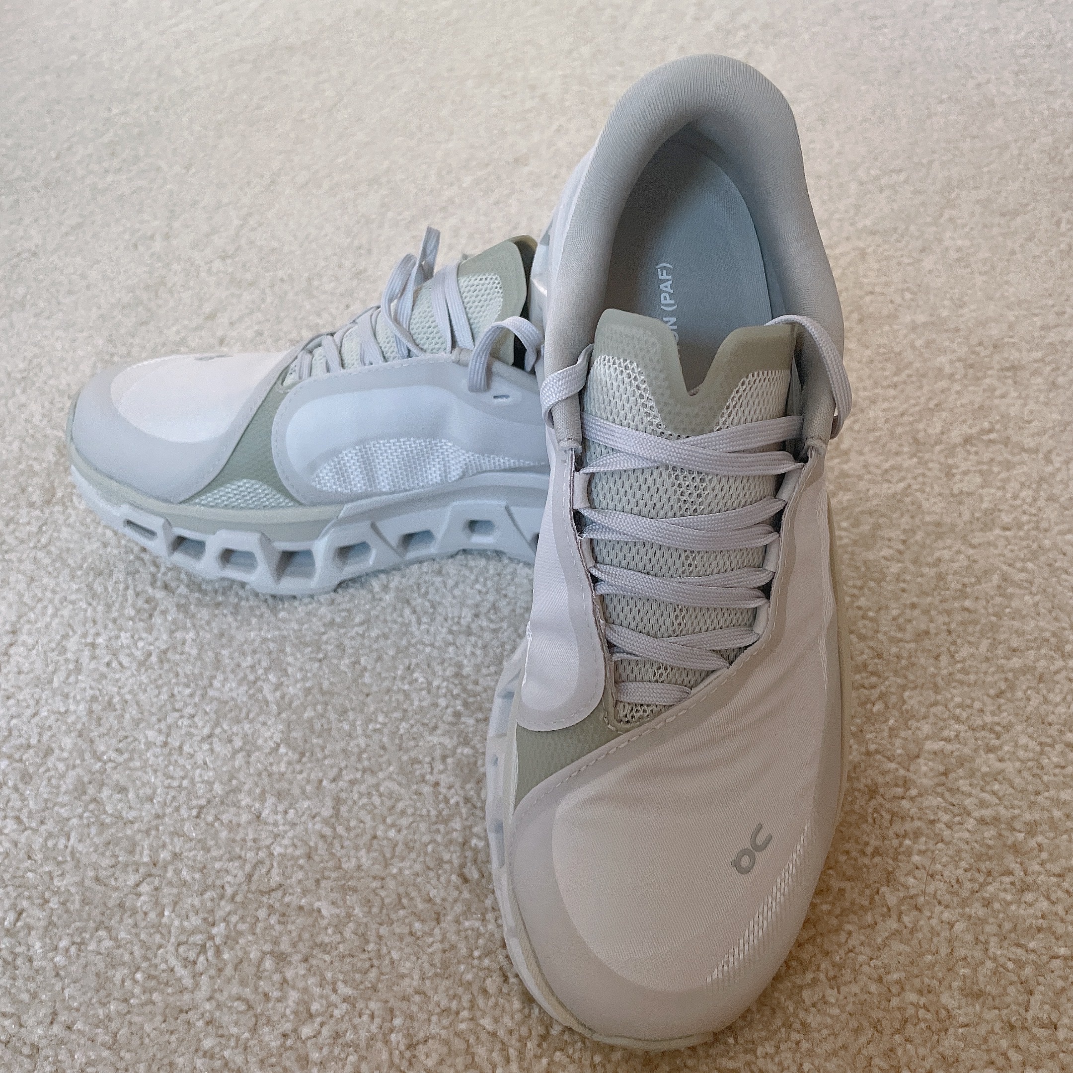 On Running x Post Archive Faction (Paf) Cloudmonster 2 Moondust Chalk 착용 스타일 - 4