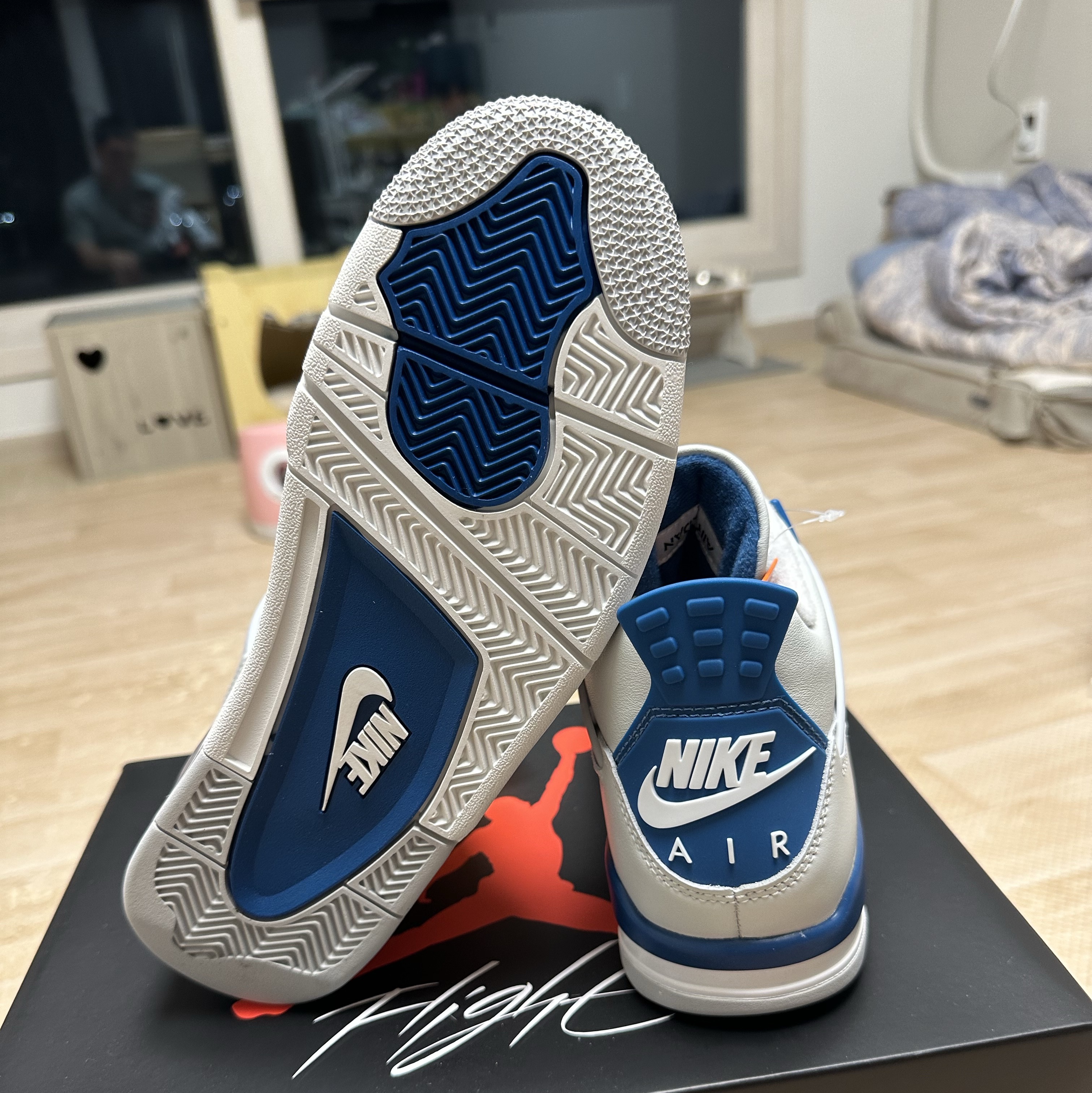 Jordan 4 Retro Industrial Blue 착용 스타일 - 2