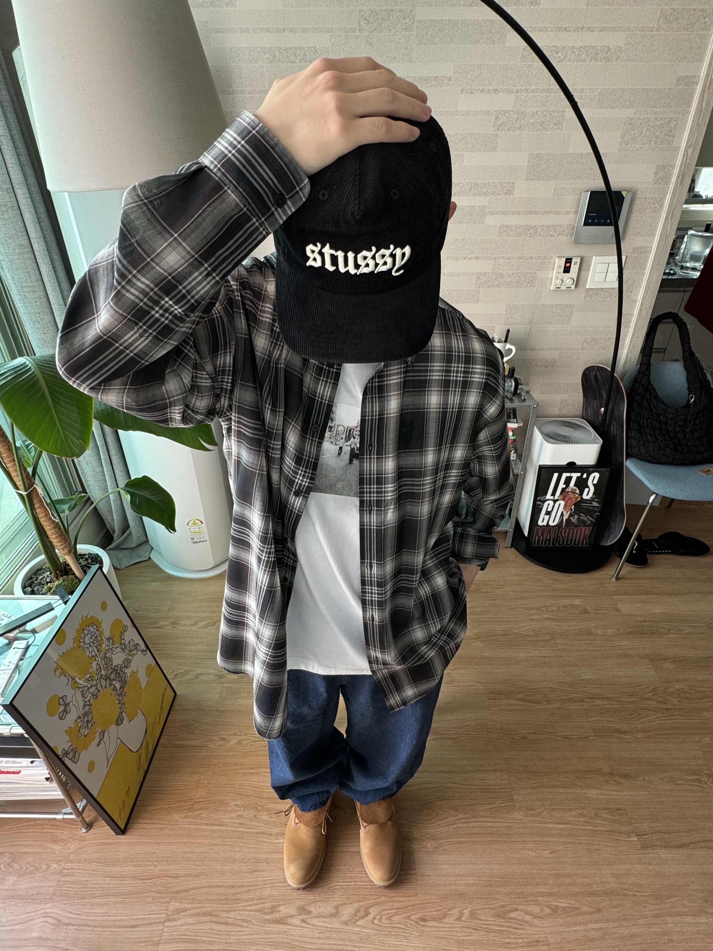 Stussy Mid-Depth Old English Snapback Black, Supreme Crew 96 T-Shirt White - 24SS 착용 스타일