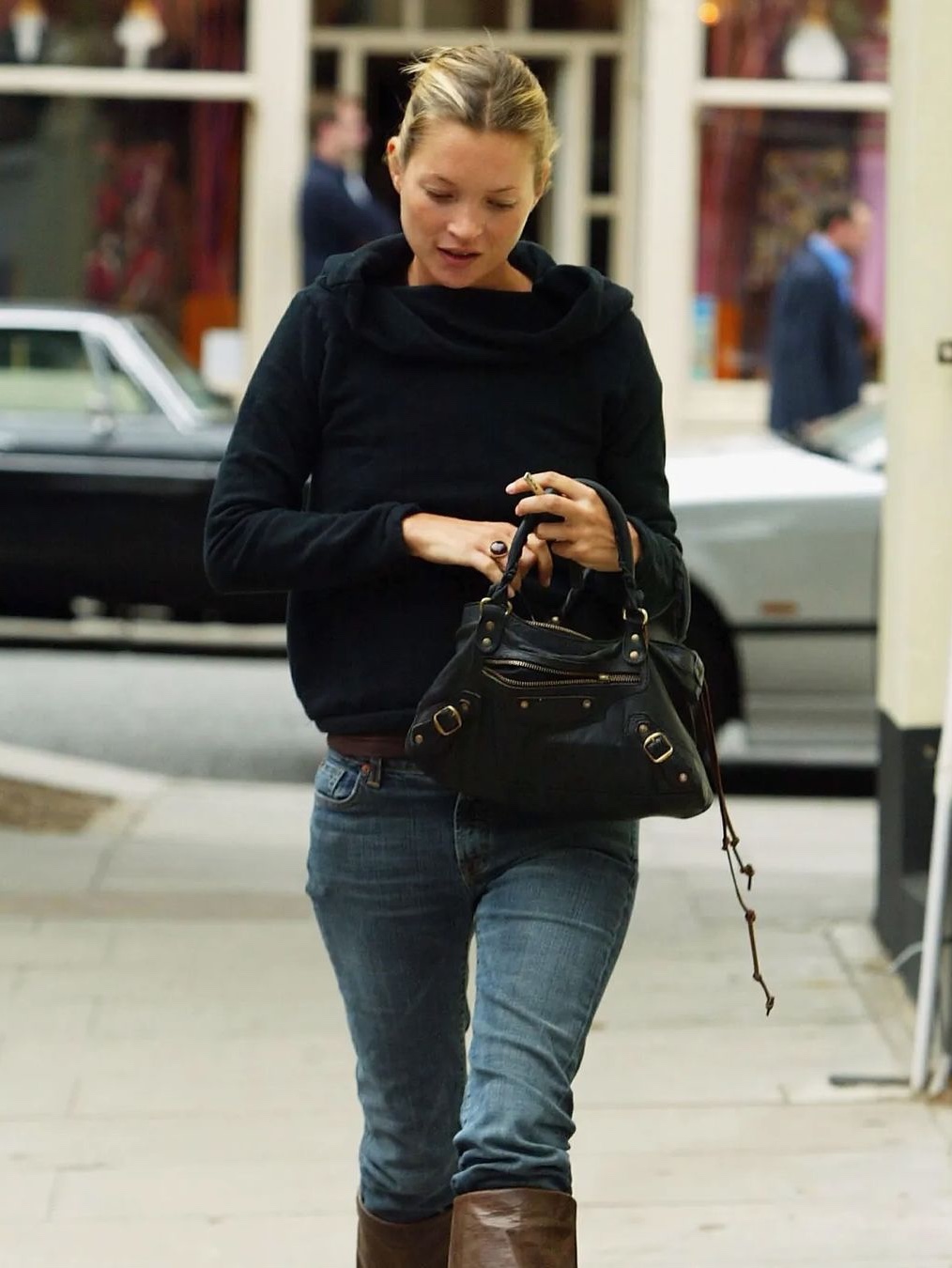 Balenciaga Le City Small Bag Black, Balenciaga Le City Medium Bag Green 착용 스타일 - 5