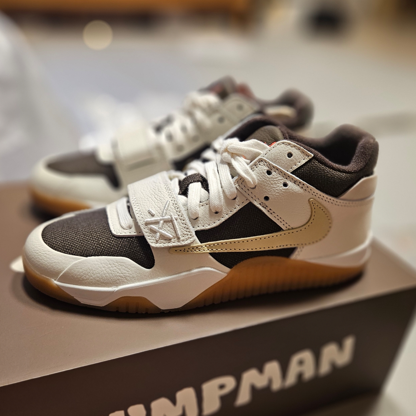 Jordan x Travis Scott Jumpman Jack TR Sail and Dark Mocha 착용 스타일 - 4