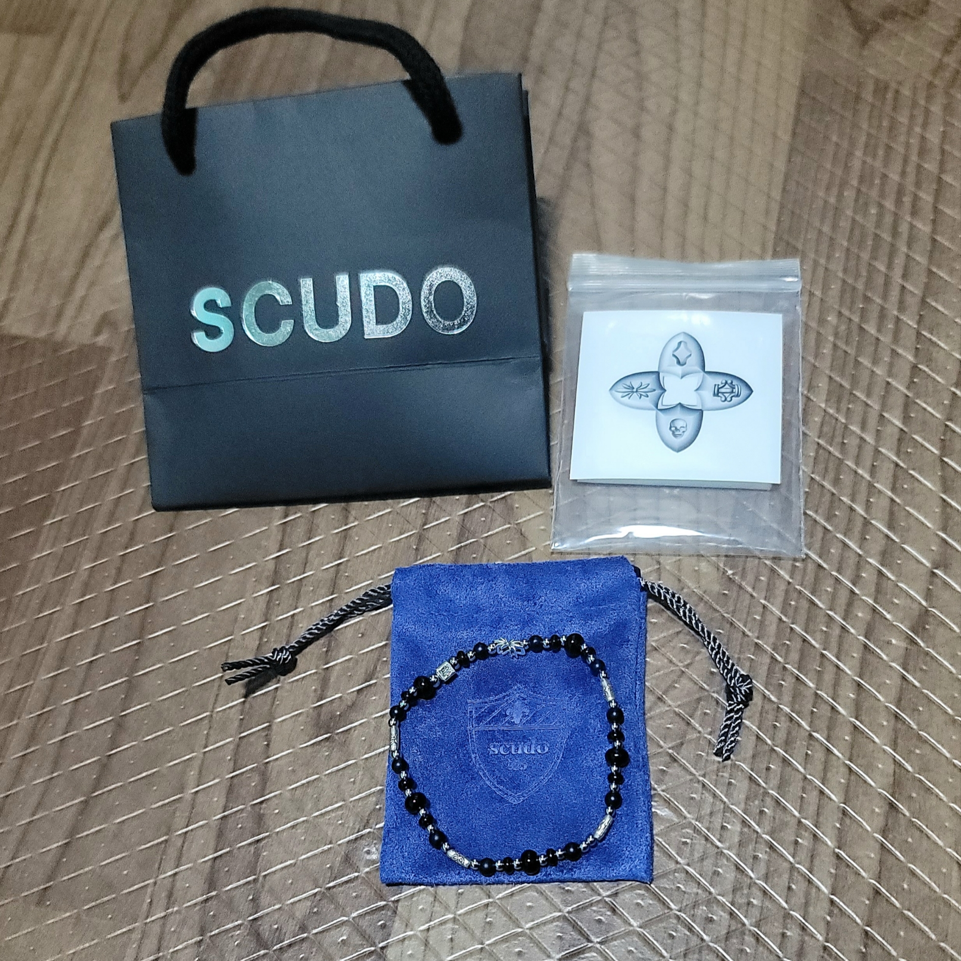Scudo Garden Karen Beads Bracelet Black 착용 스타일