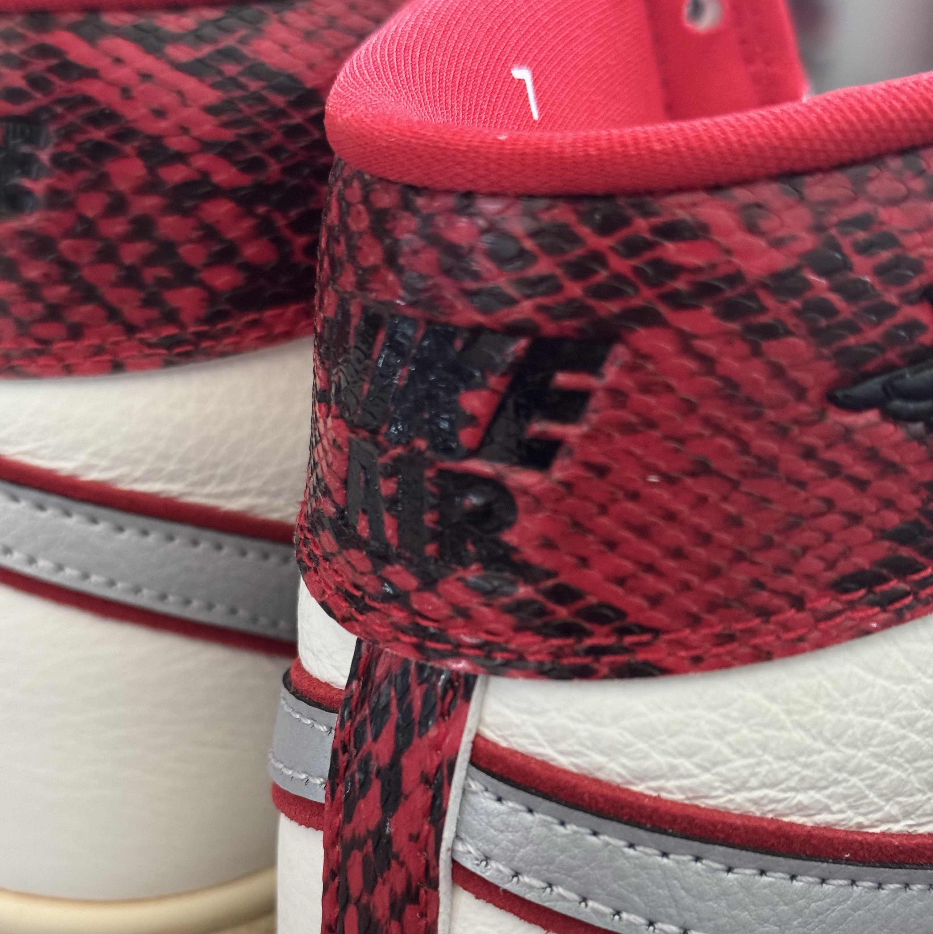 Jordan x Awake NY Air Ship PE SP Sail University Red 착용 스타일 - 3