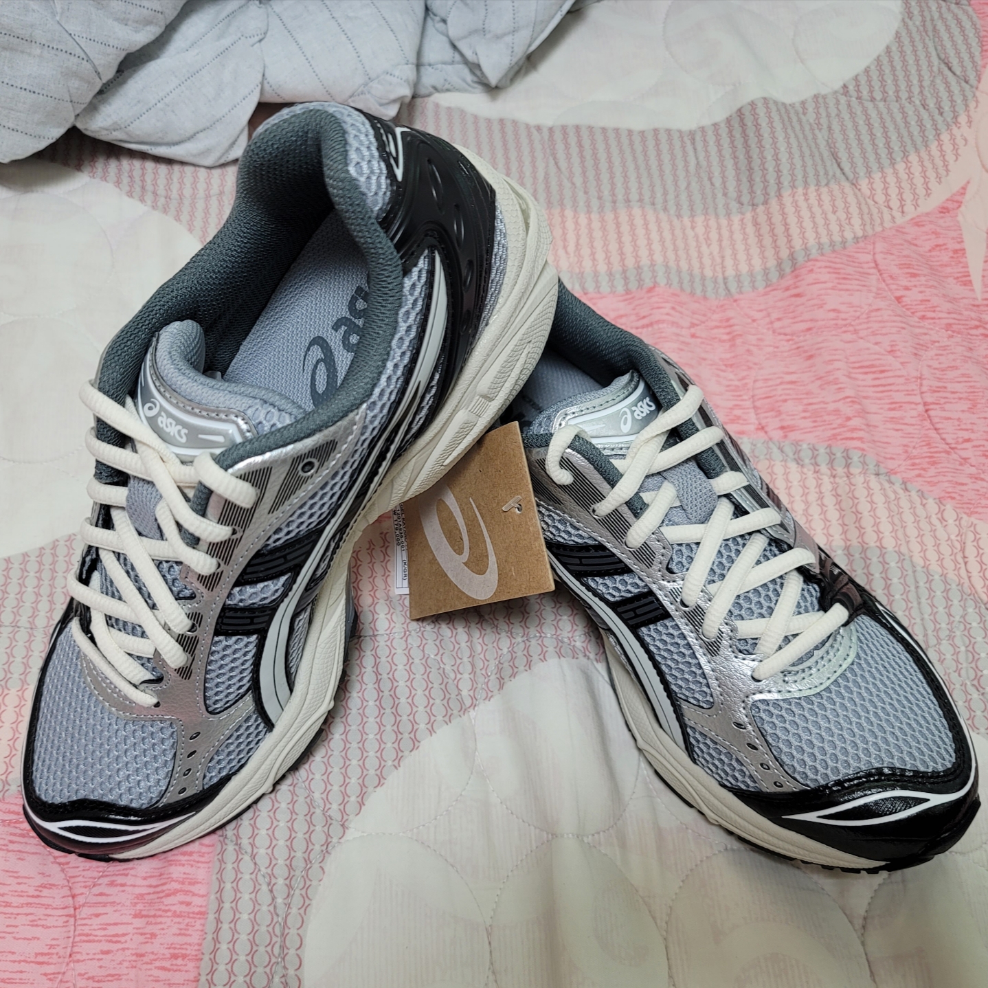 Asics Gel-Kayano 14 Black Glacier Grey 착용 스타일