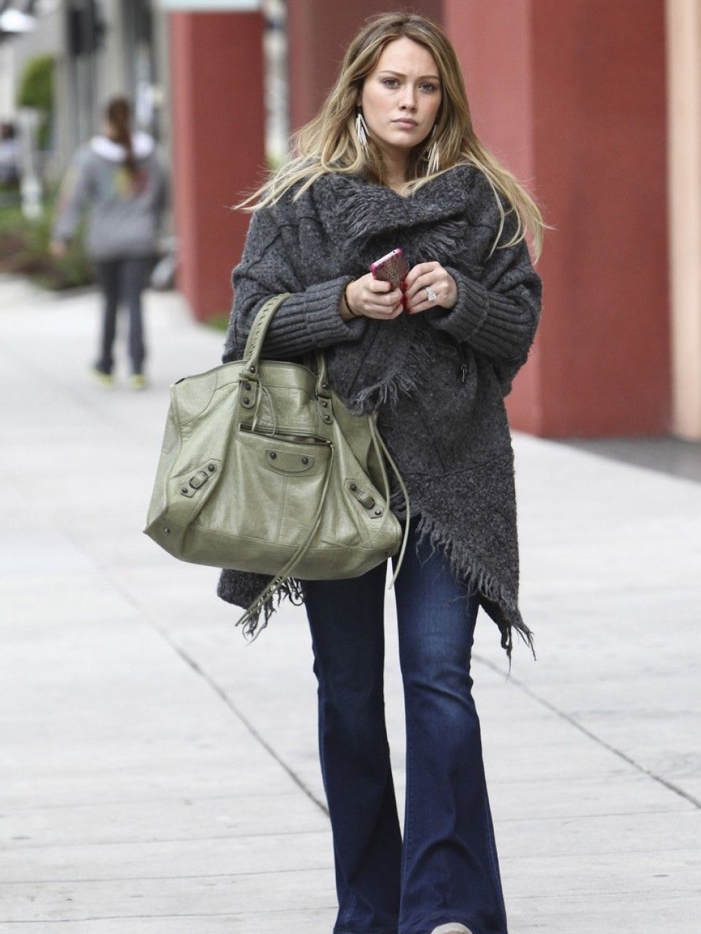 Balenciaga Le City Small Bag Black, Balenciaga Le City Medium Bag Green 착용 스타일 - 6