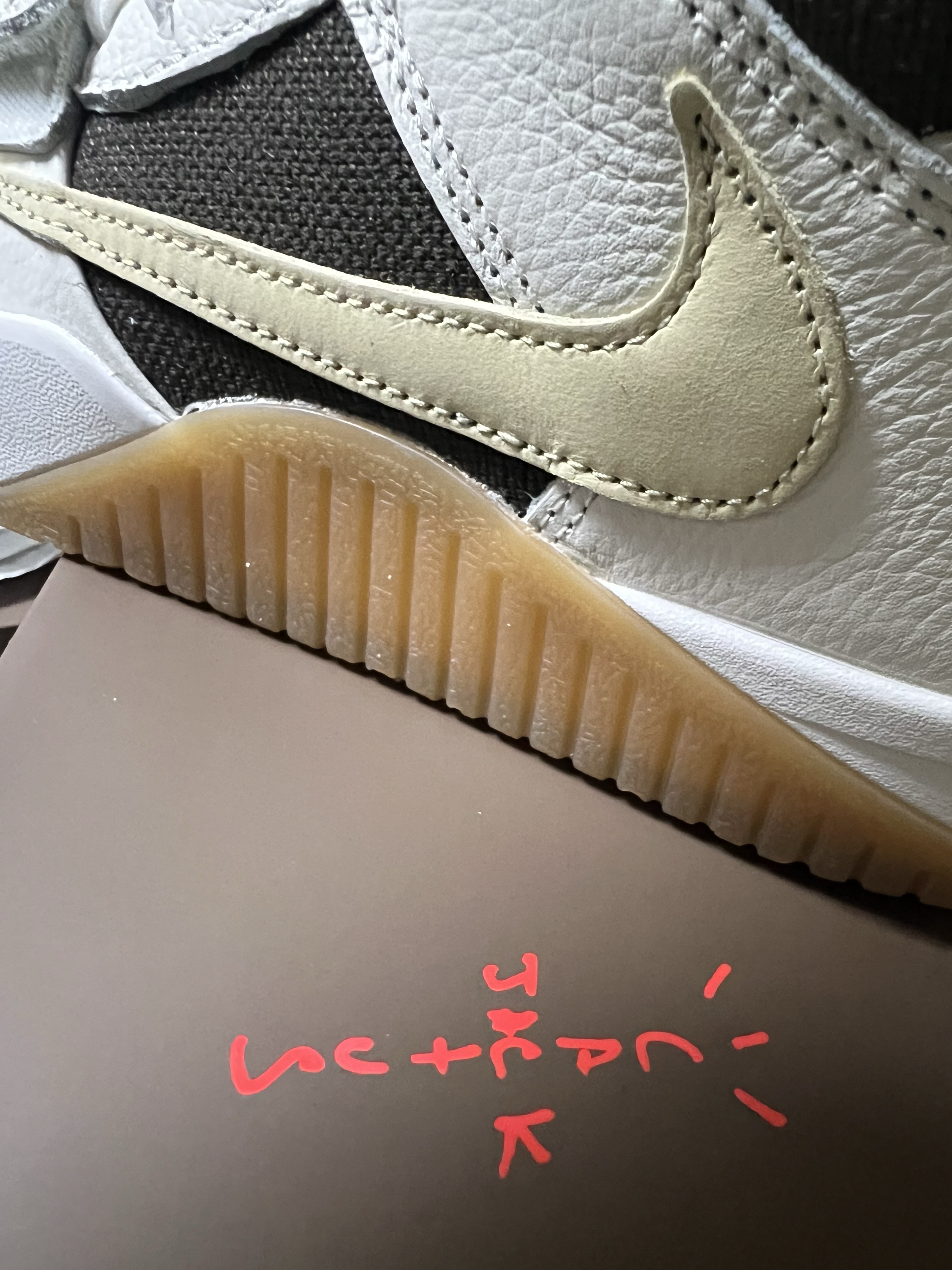 Jordan x Travis Scott Jumpman Jack TR Sail and Dark Mocha 착용 스타일