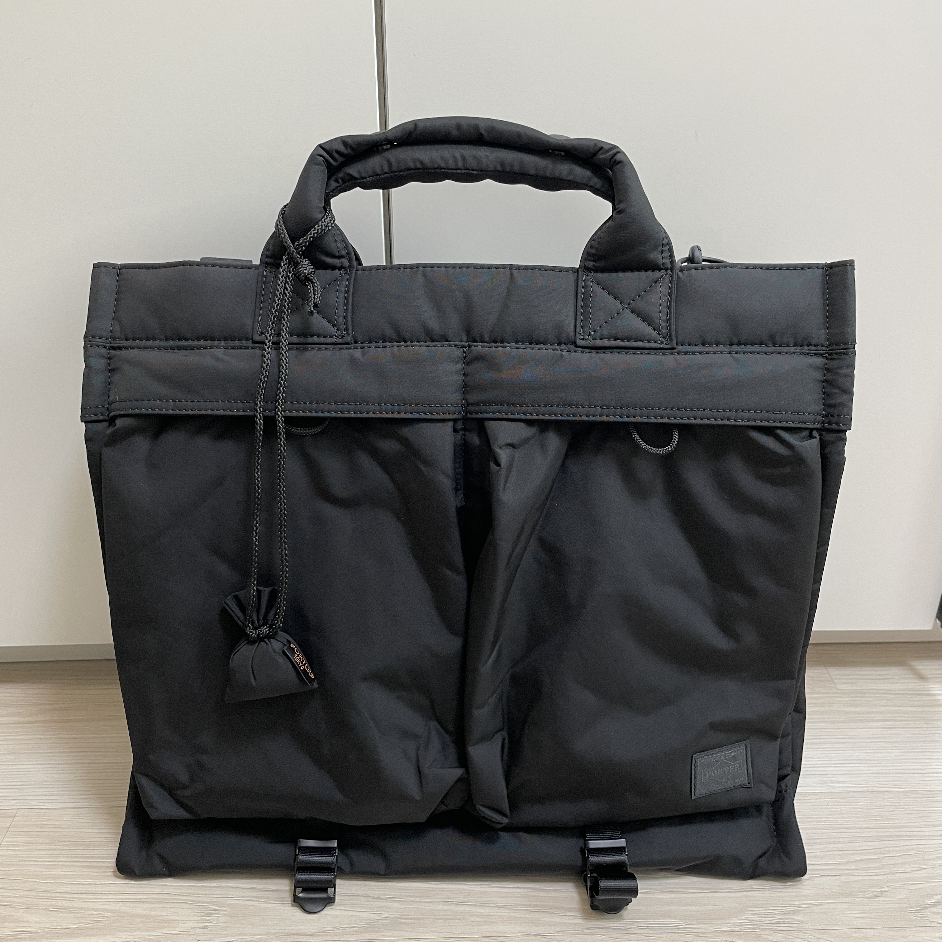 Porter Senses Tote Bag L Black 착용 스타일 - 1