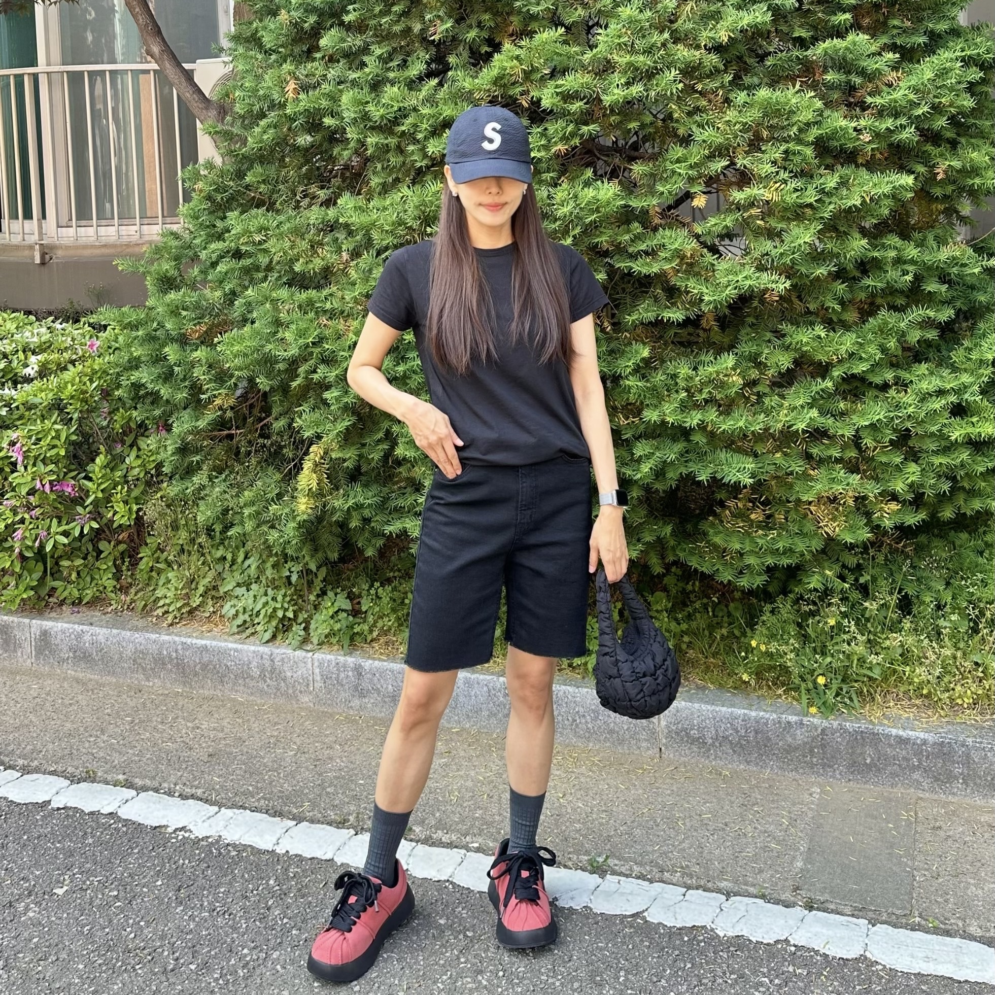 Supreme Seersucker S Logo 6-Panel Black - 24SS, COS Quilted Micro Bag Black 착용 스타일 - 1