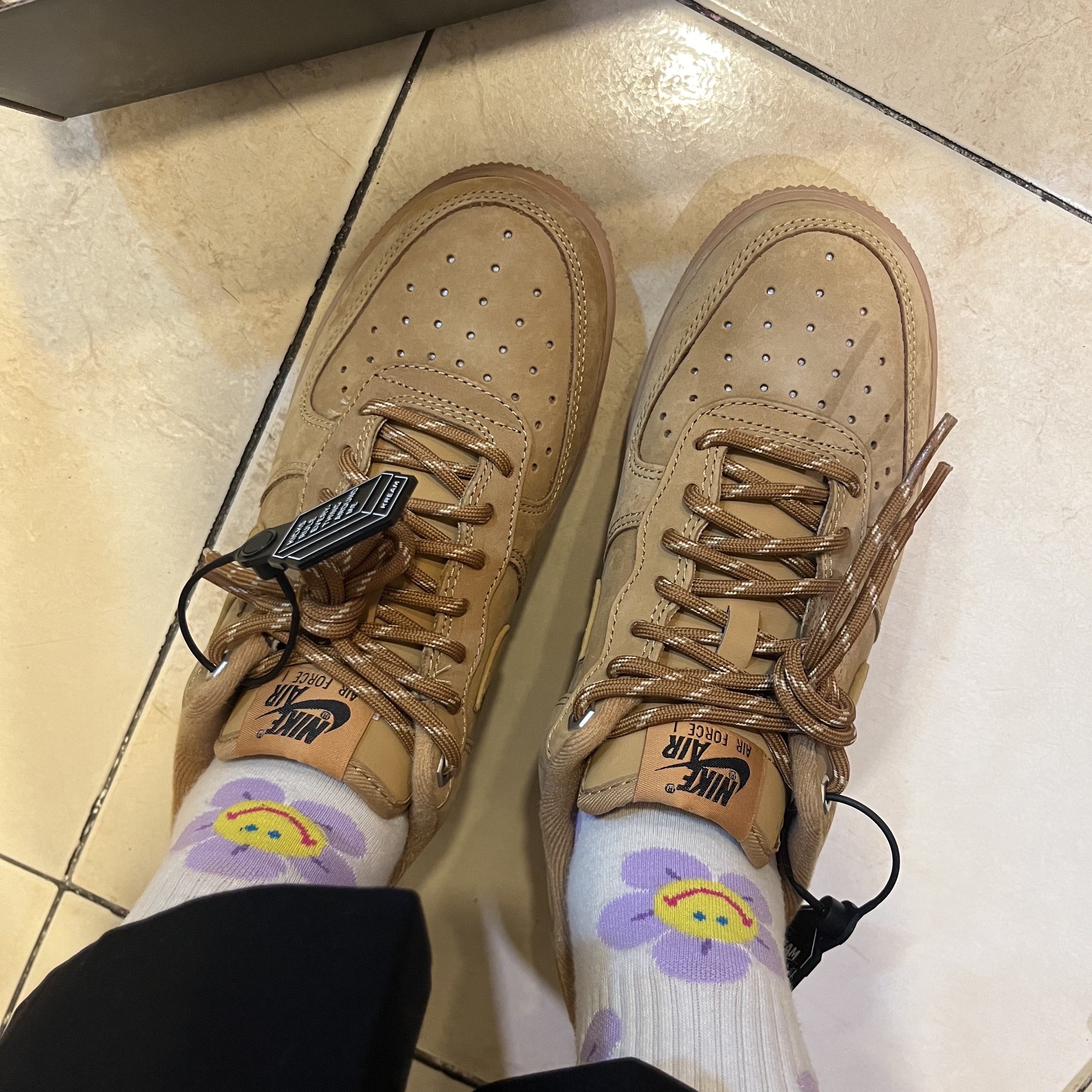 Nike Air Force 1 '07 WB Flax 착용 스타일