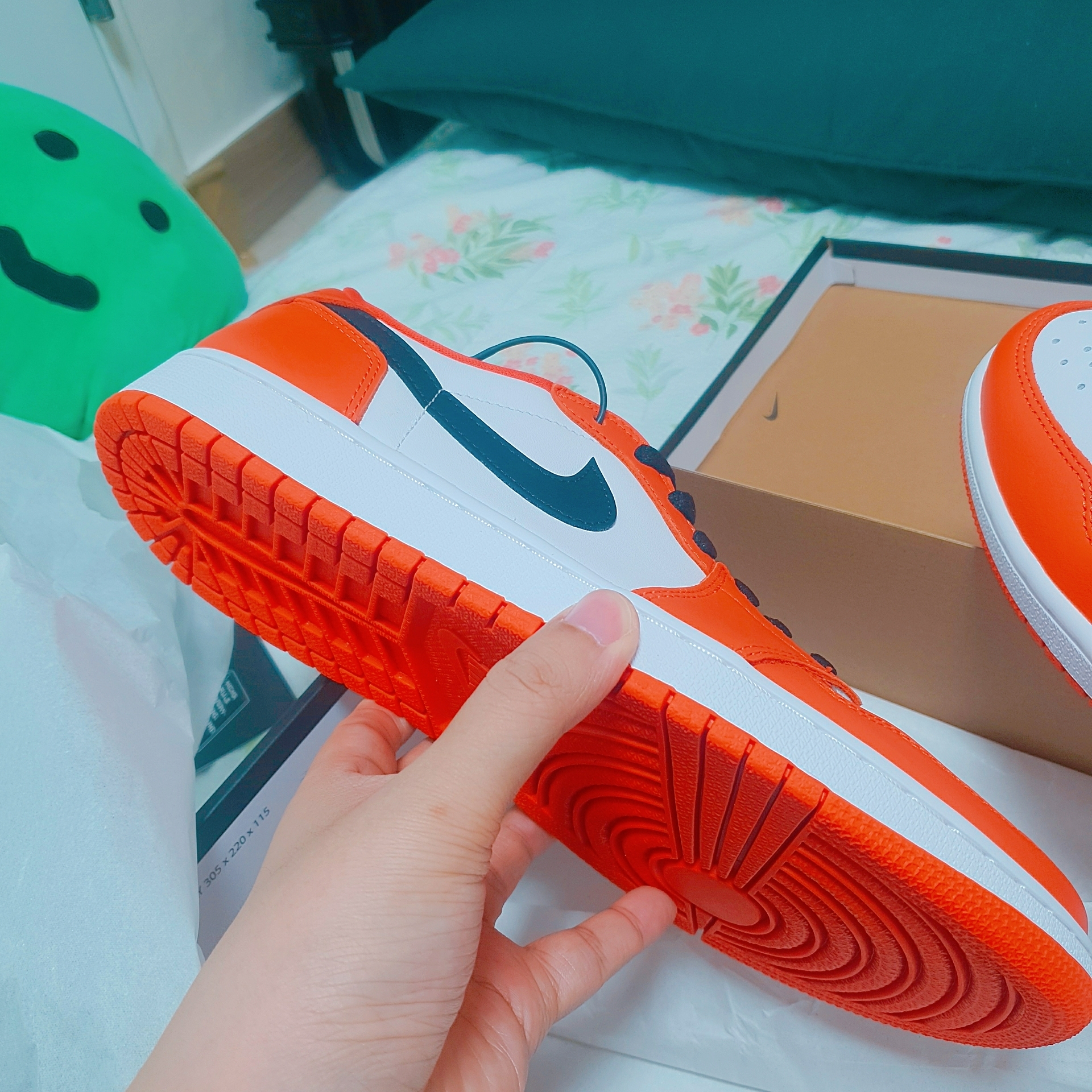 Jordan 1 Low OG Starfish 착용 스타일 - 1