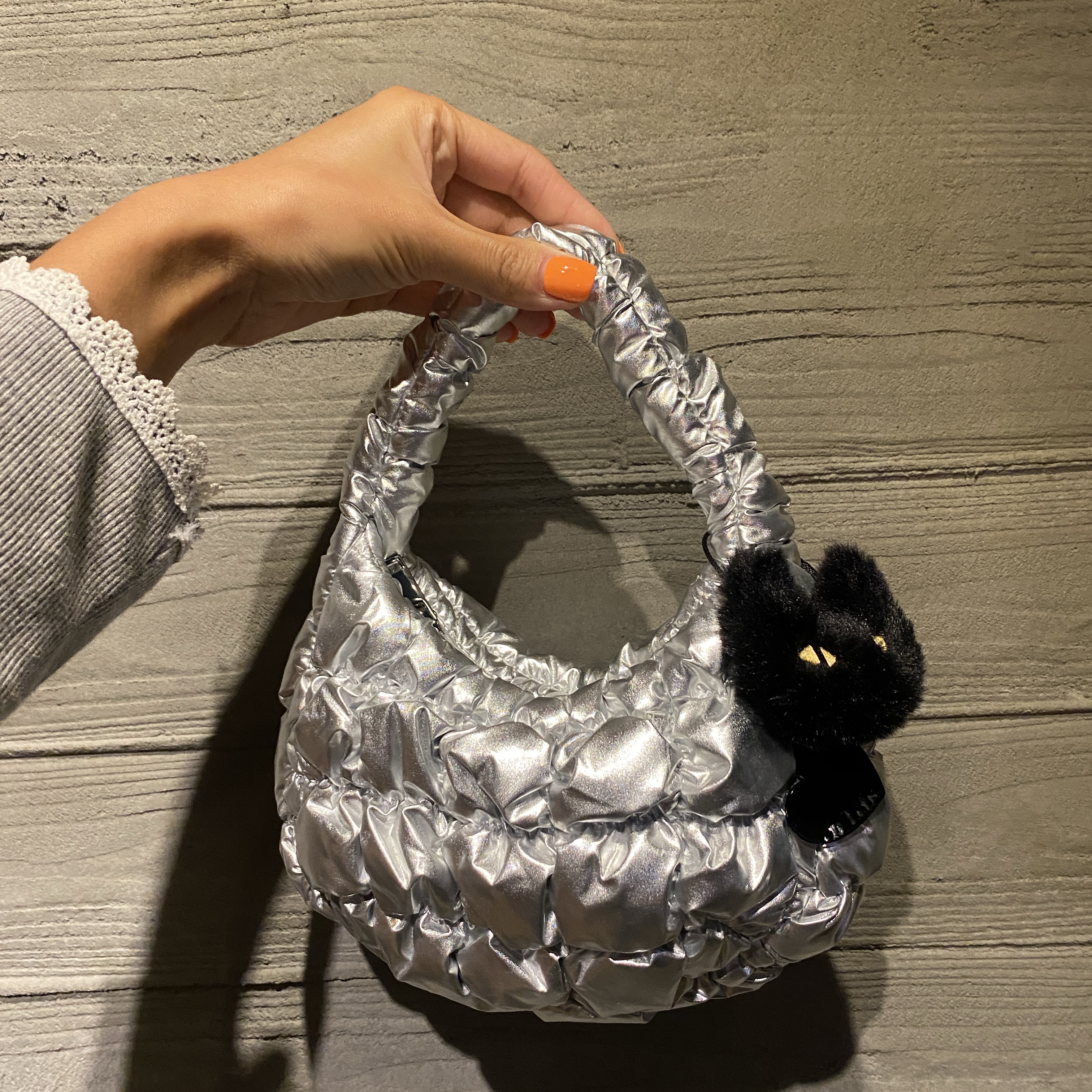 COS Quilted Micro Bag Silver 착용 스타일