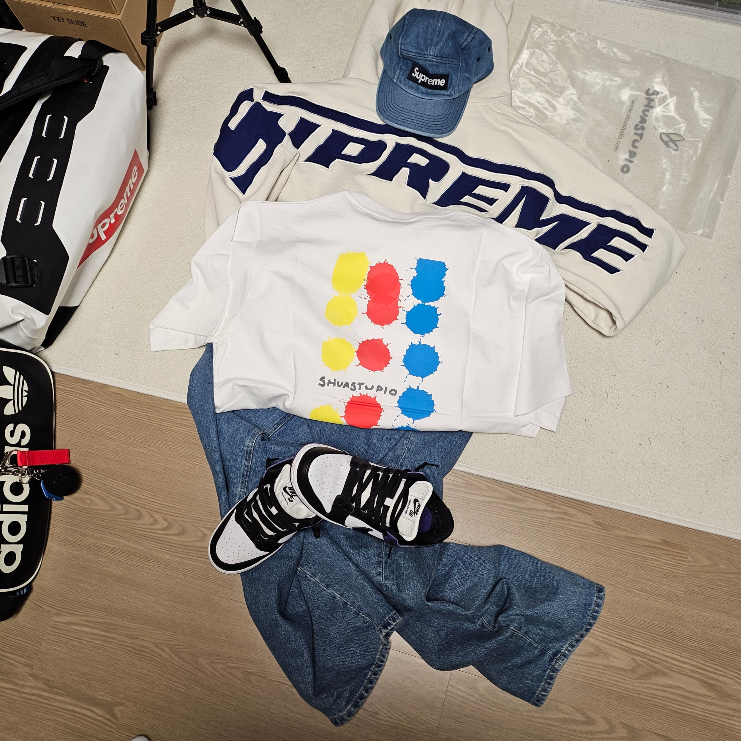 Supreme Washed Chino Twill Camp Cap Denim - 23FW, Supreme Wrapped Half Zip Hooded Sweatshirt Stone - 24SS 착용 스타일