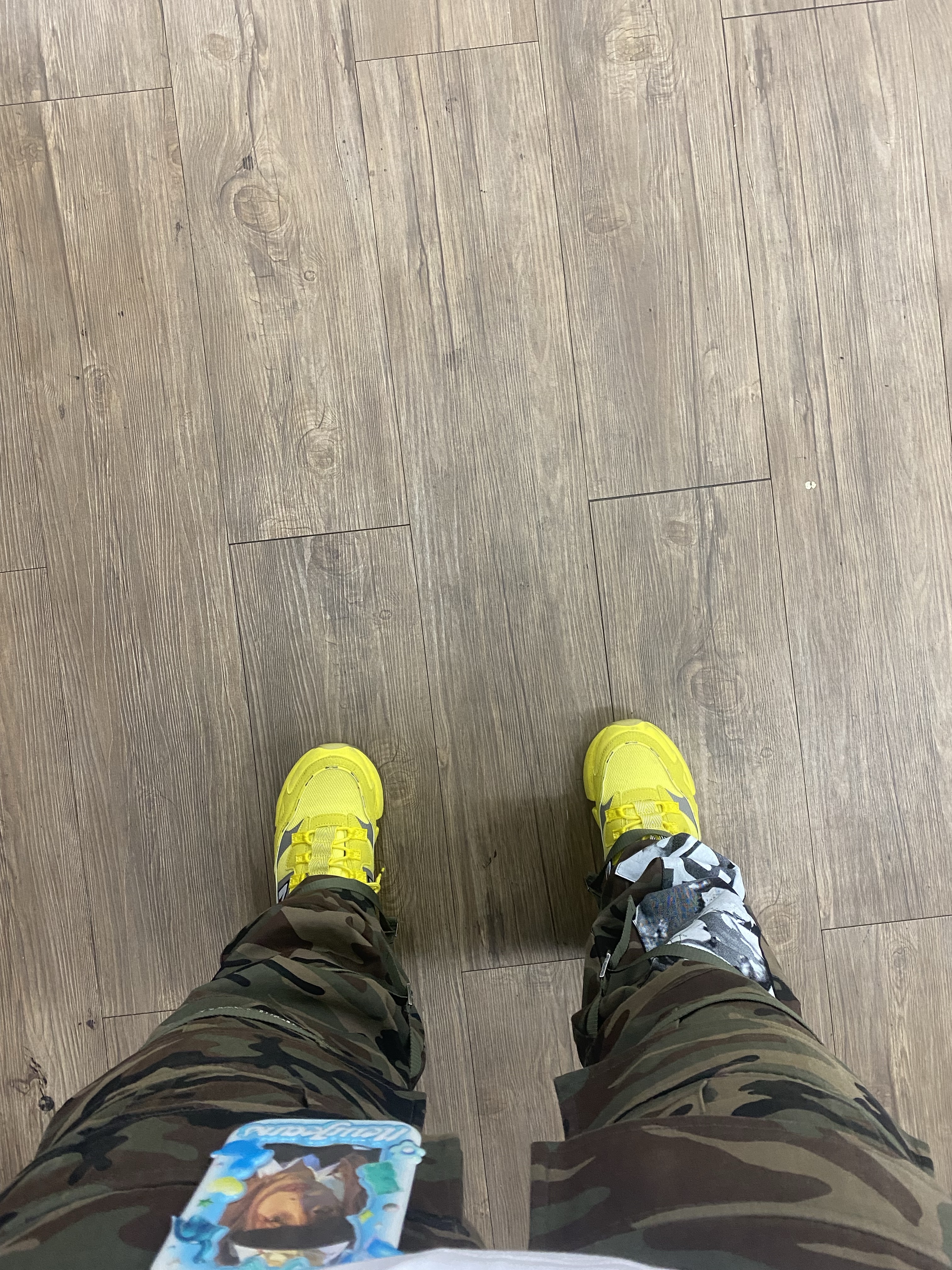 Adidas x YNuK Adimatic Mid Grey Core Black, Nike x Off-White Air Rubber Dunk University Gold 착용 스타일 - 5