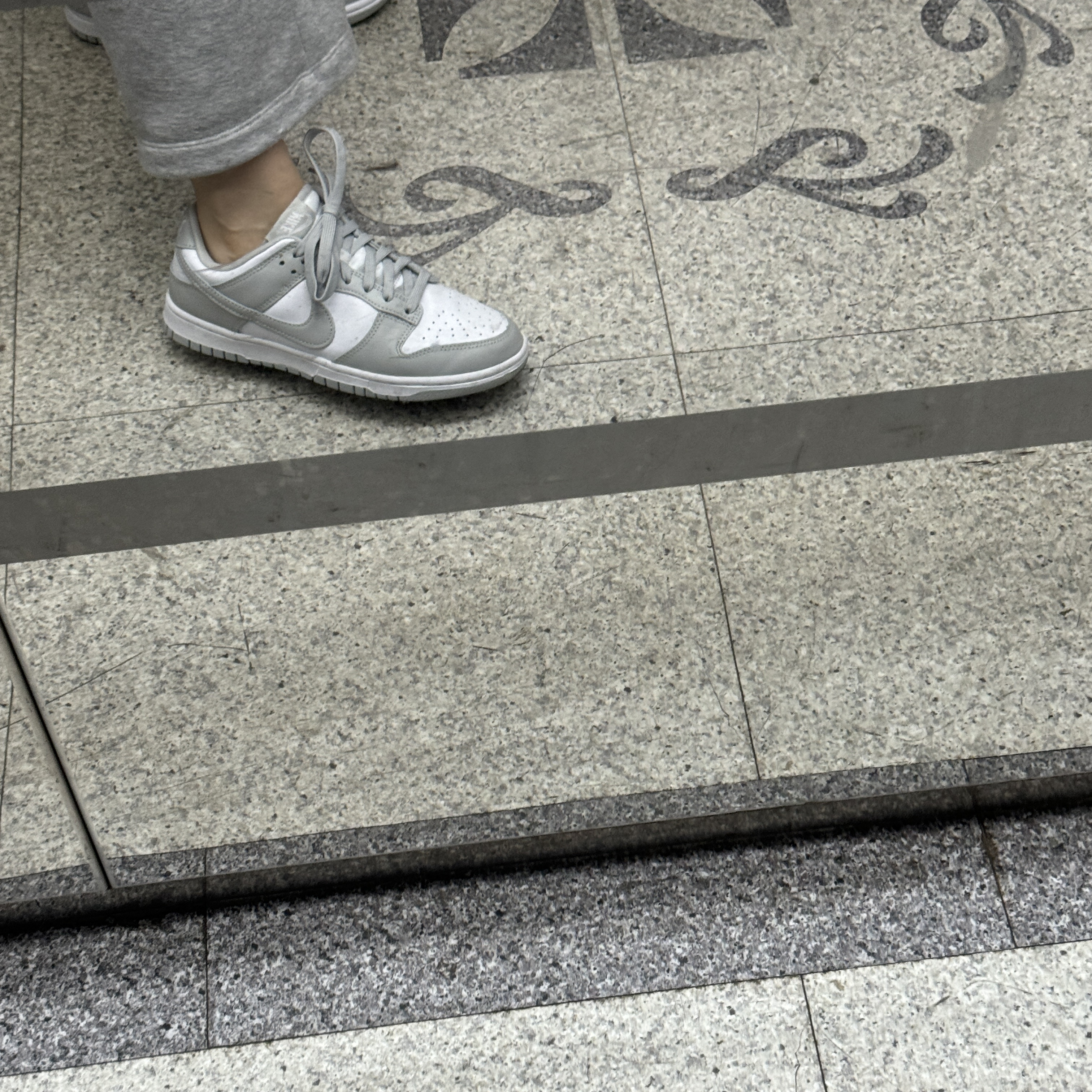 Nike Dunk Low Retro Grey Fog 착용 스타일