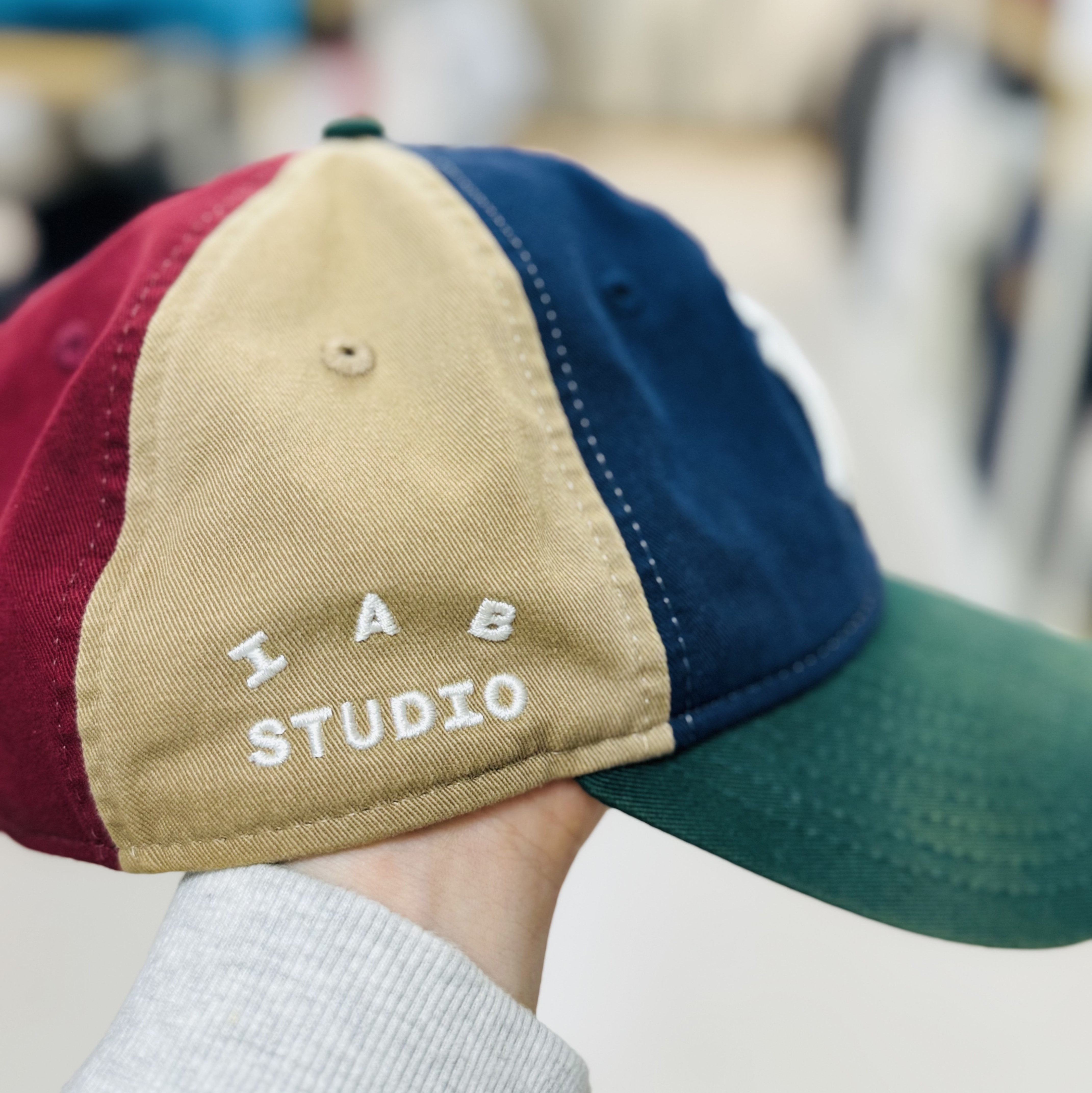 IAB Studio x New Era New York Cap Multi, IAB Studio Long Sleeve Light Gray 착용 스타일 - 4