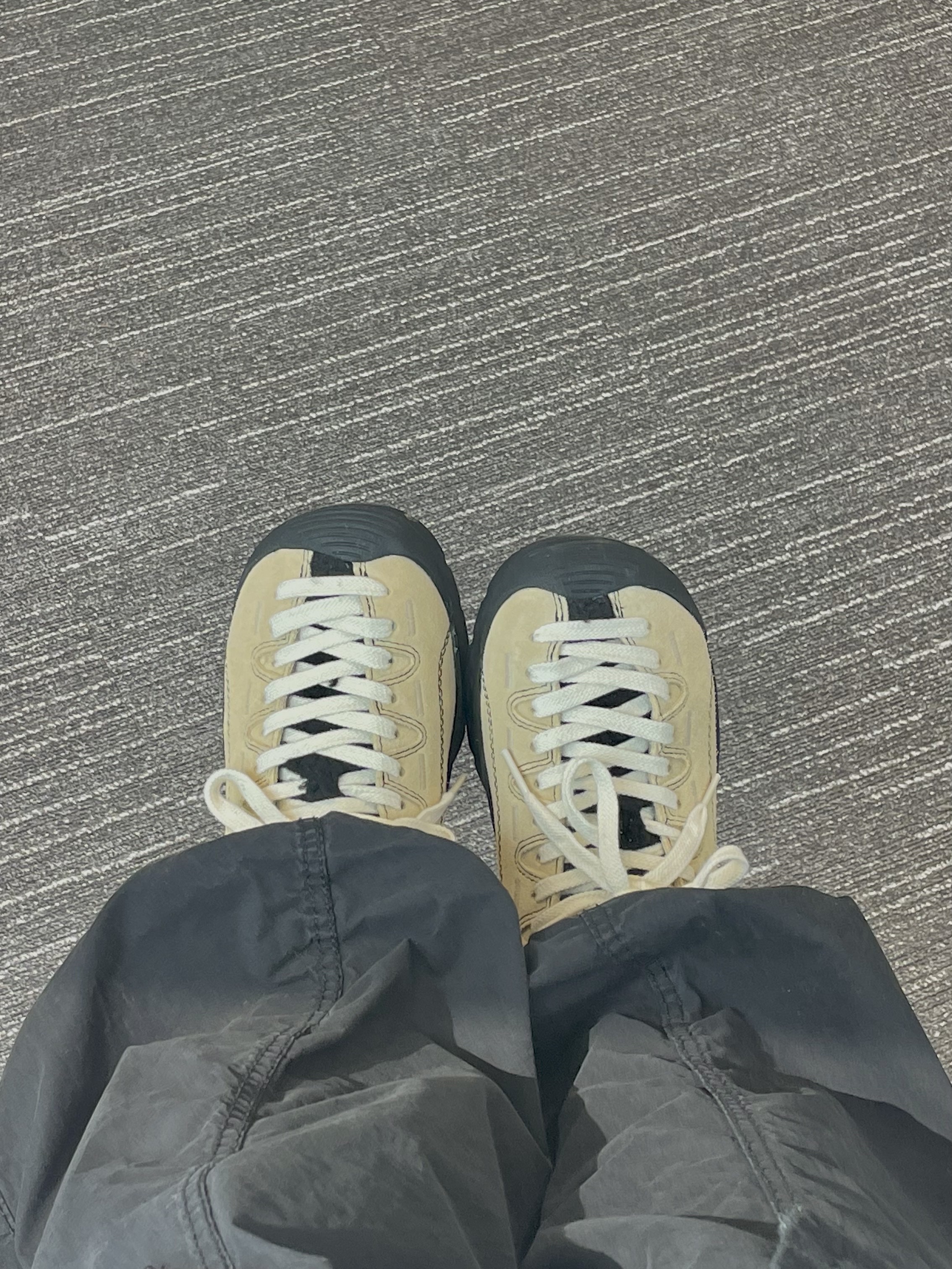 (W) Keen x Omashande Jasper Sneakers Boulder Black 착용 스타일 - 1