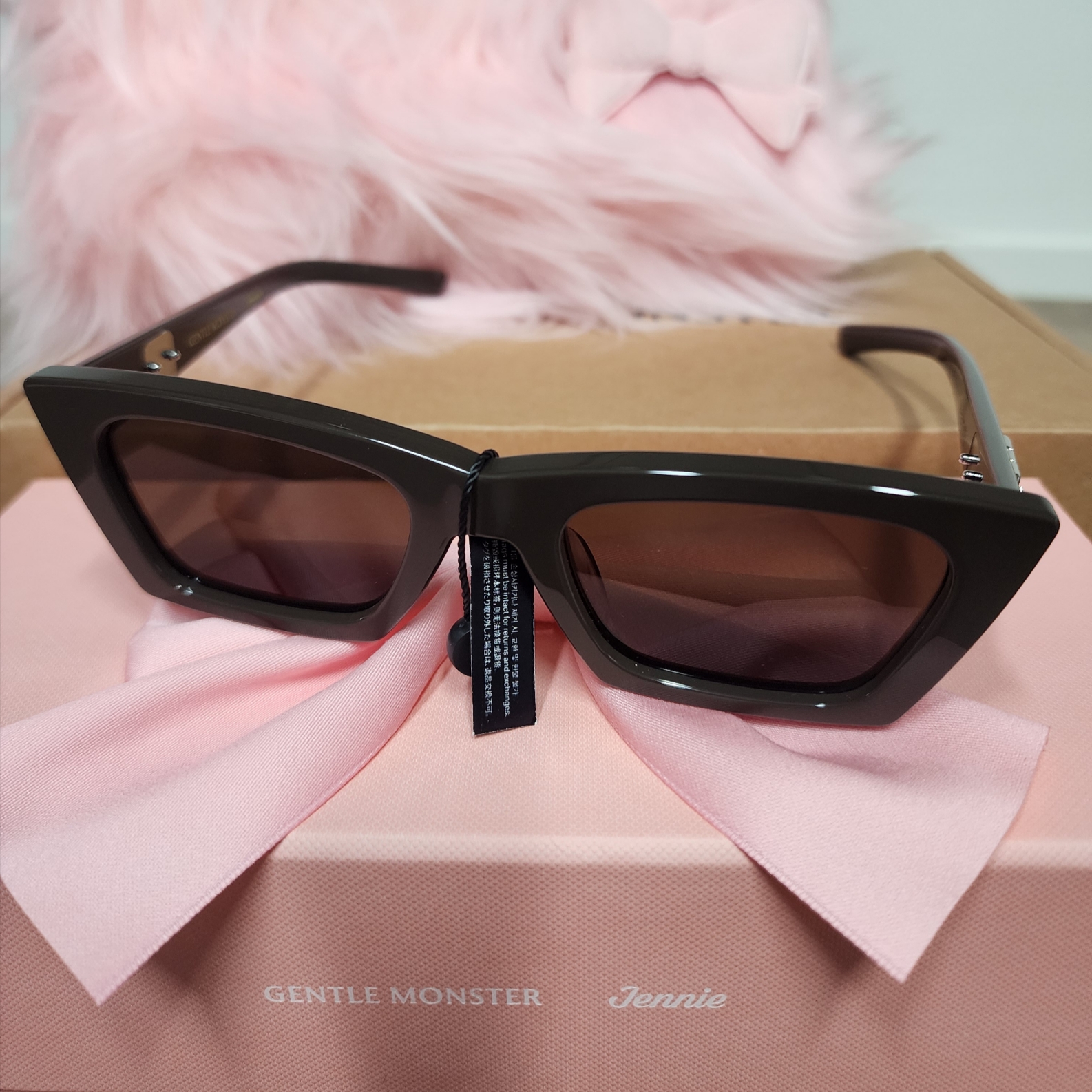 Gentle Monster x Jennie Jentle Salon Baby Pony BR3 Brown Brown 착용 스타일