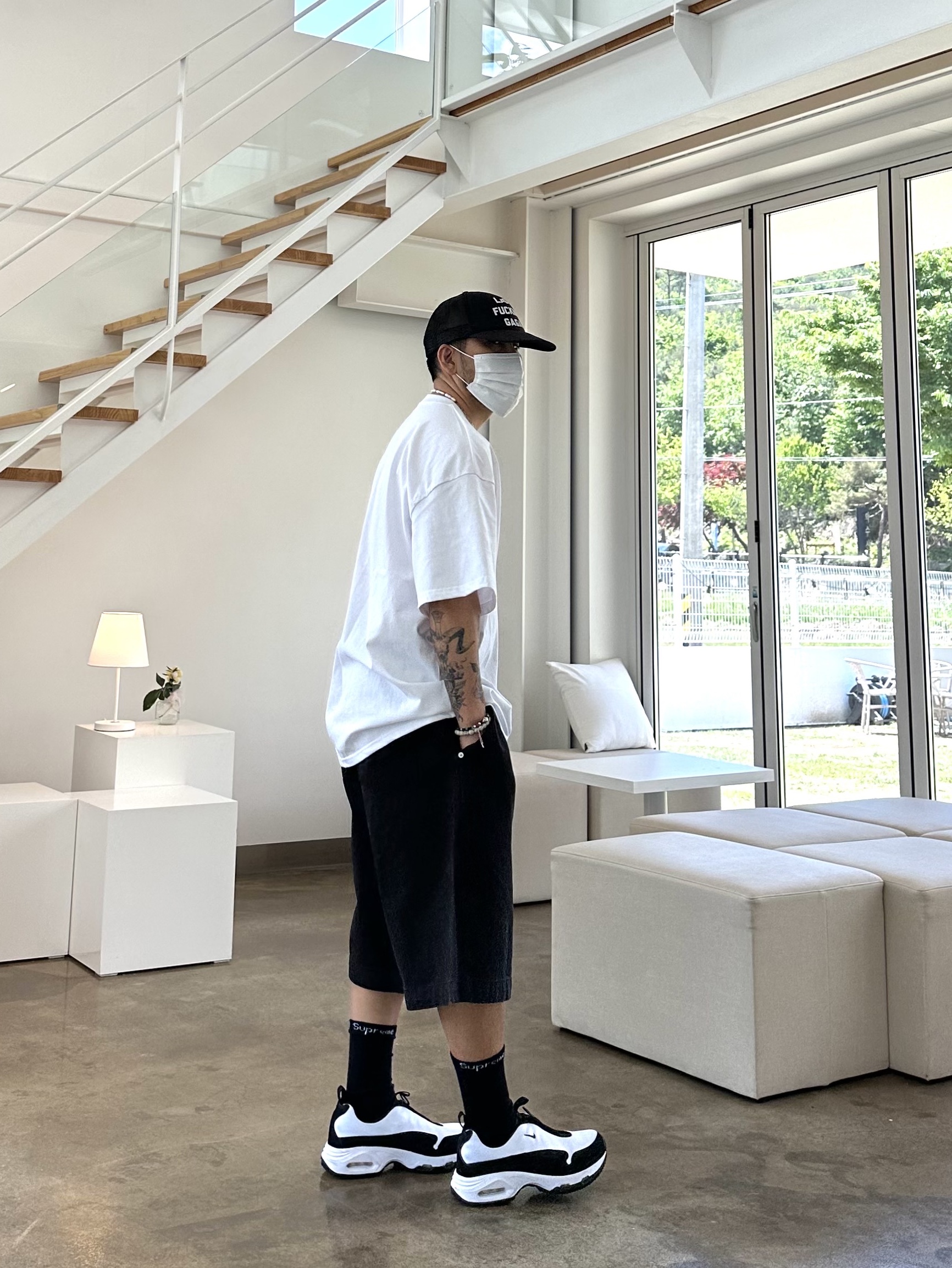 Nike x Comme des Garcons Homme Plus Air Max Sunder SP White Black, Supreme Hanes Crew Socks Black (4 Pack) 착용 스타일 - 4