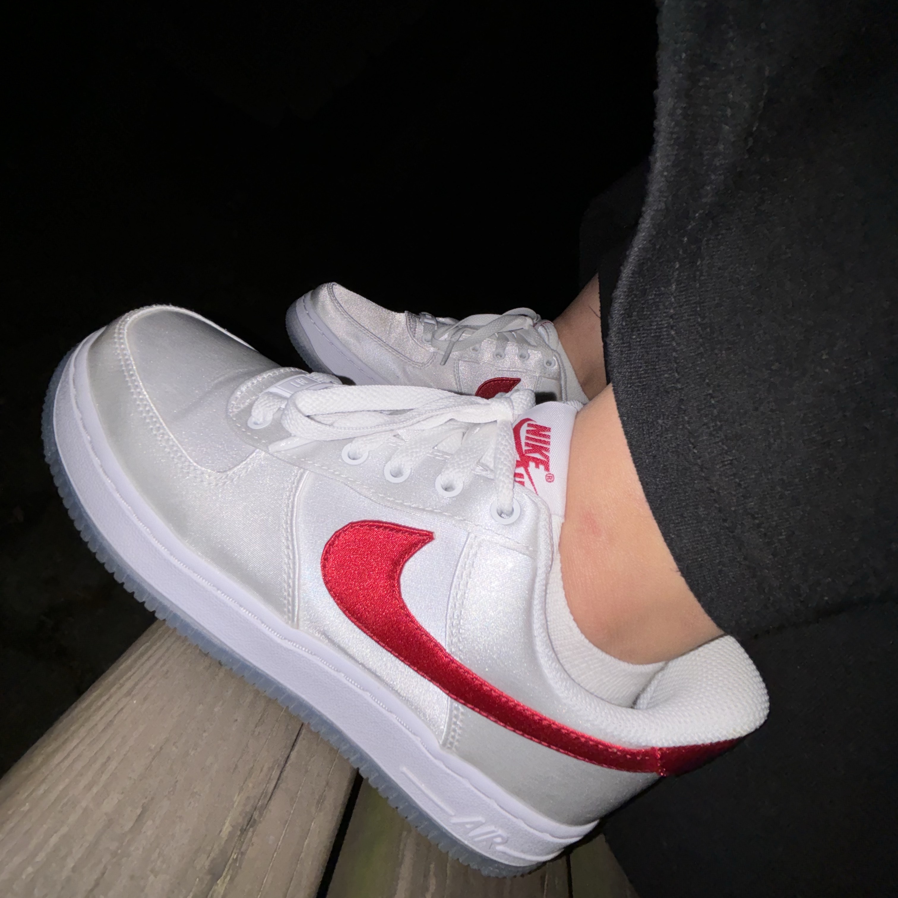 (W) Nike Air Force 1 '07 Essential White Varsity Red 착용 스타일