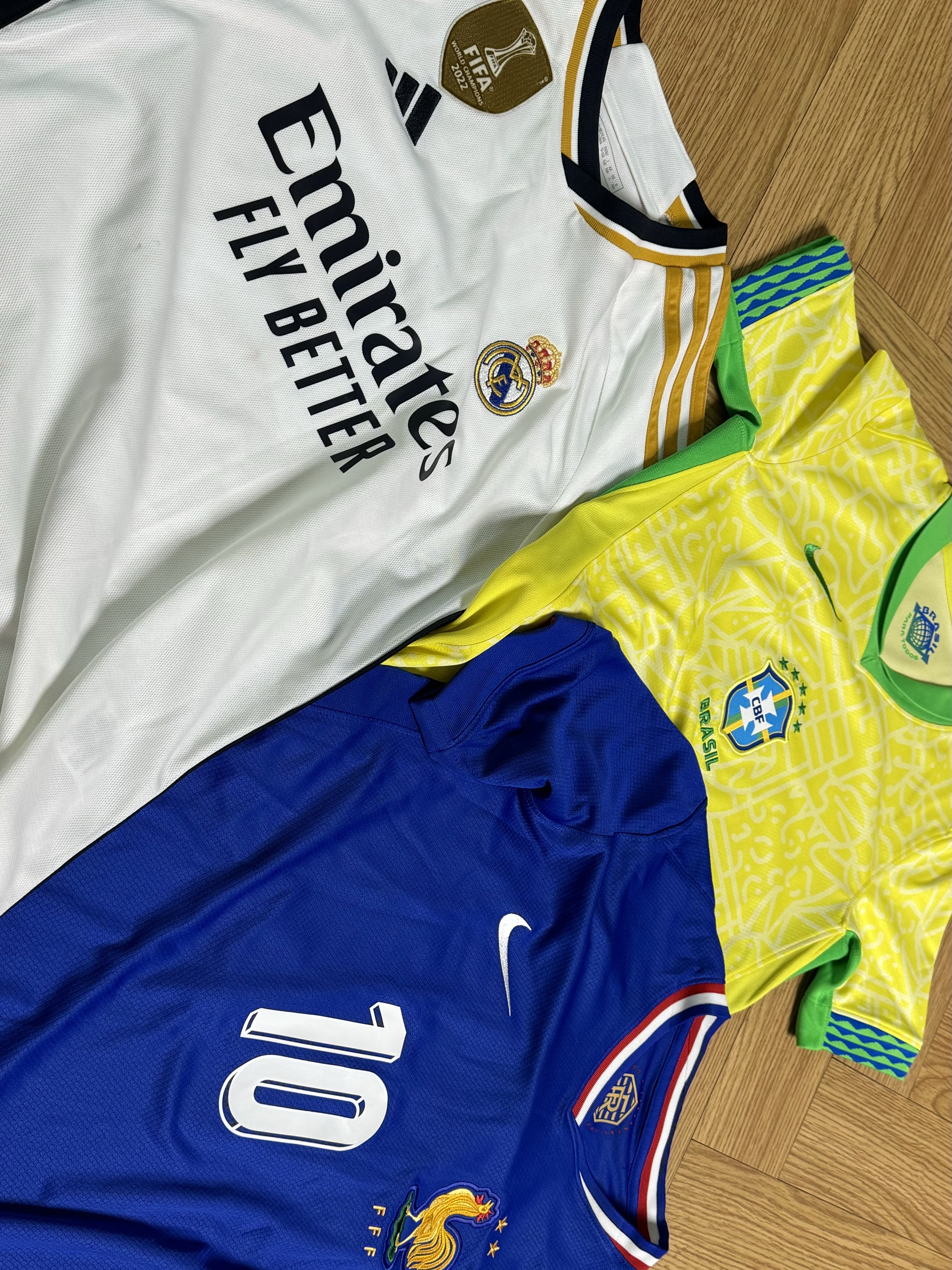 Adidas Real Madrid 2023/24 Home Jersey White - KR Sizing (Non Marking Ver.), Nike Brazil 2024/25 Dri-Fit Stadium Home Jersey Dynamic Yellow (Non Marking Ver.) 착용 스타일 - 1