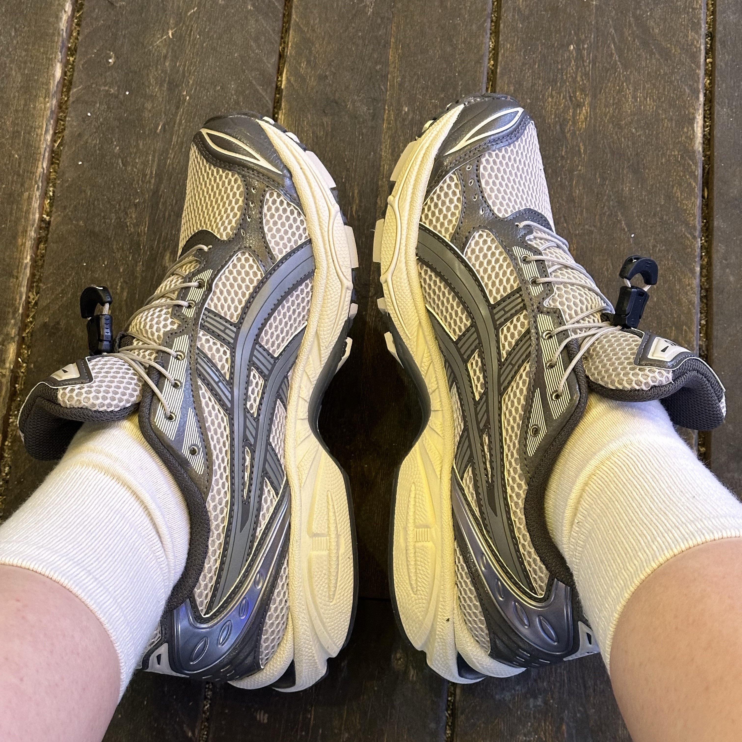Asics Unlimited Gel-Kayano 14 Oyster Grey Clay Grey 착용 스타일 - 2