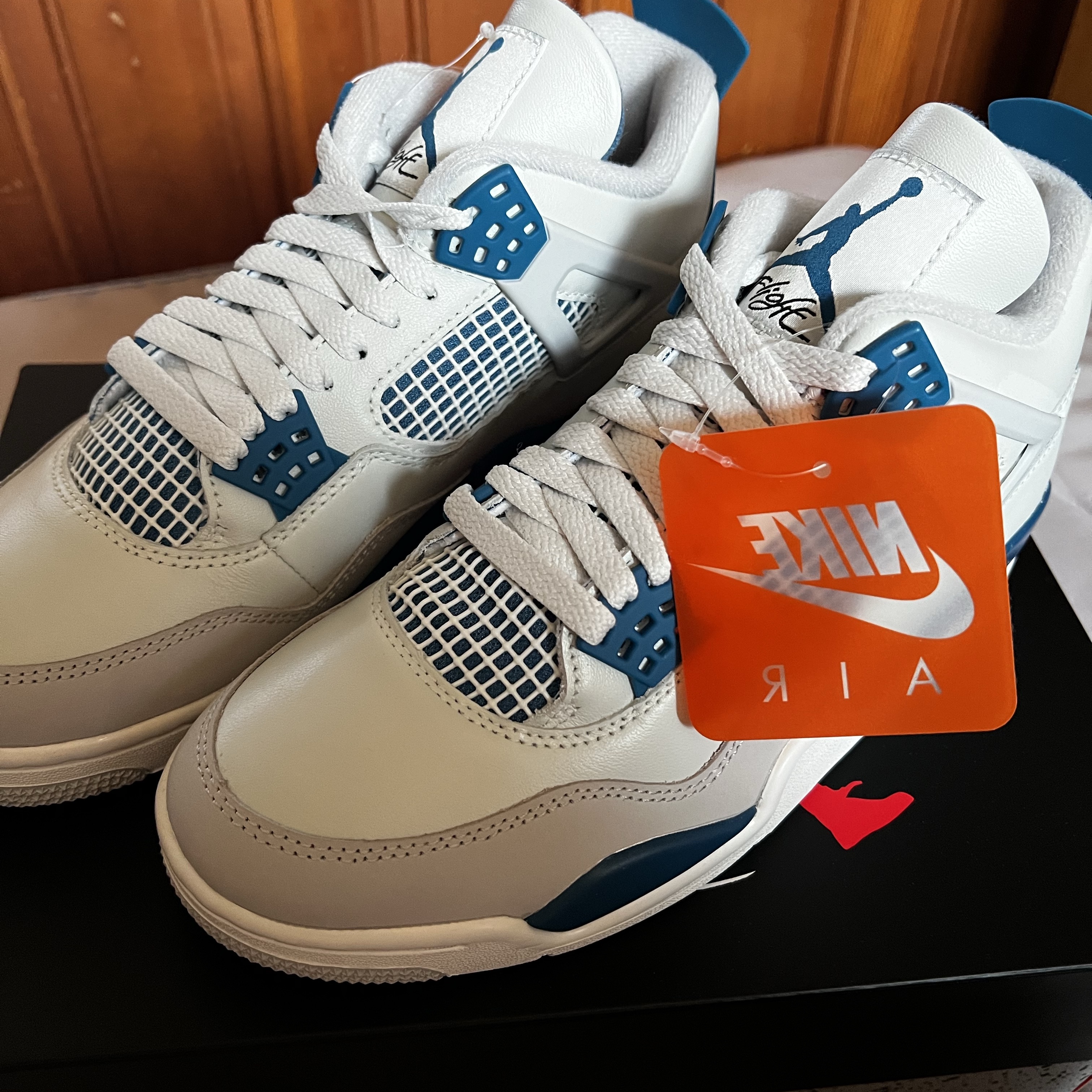 Jordan 4 Retro Industrial Blue 착용 스타일