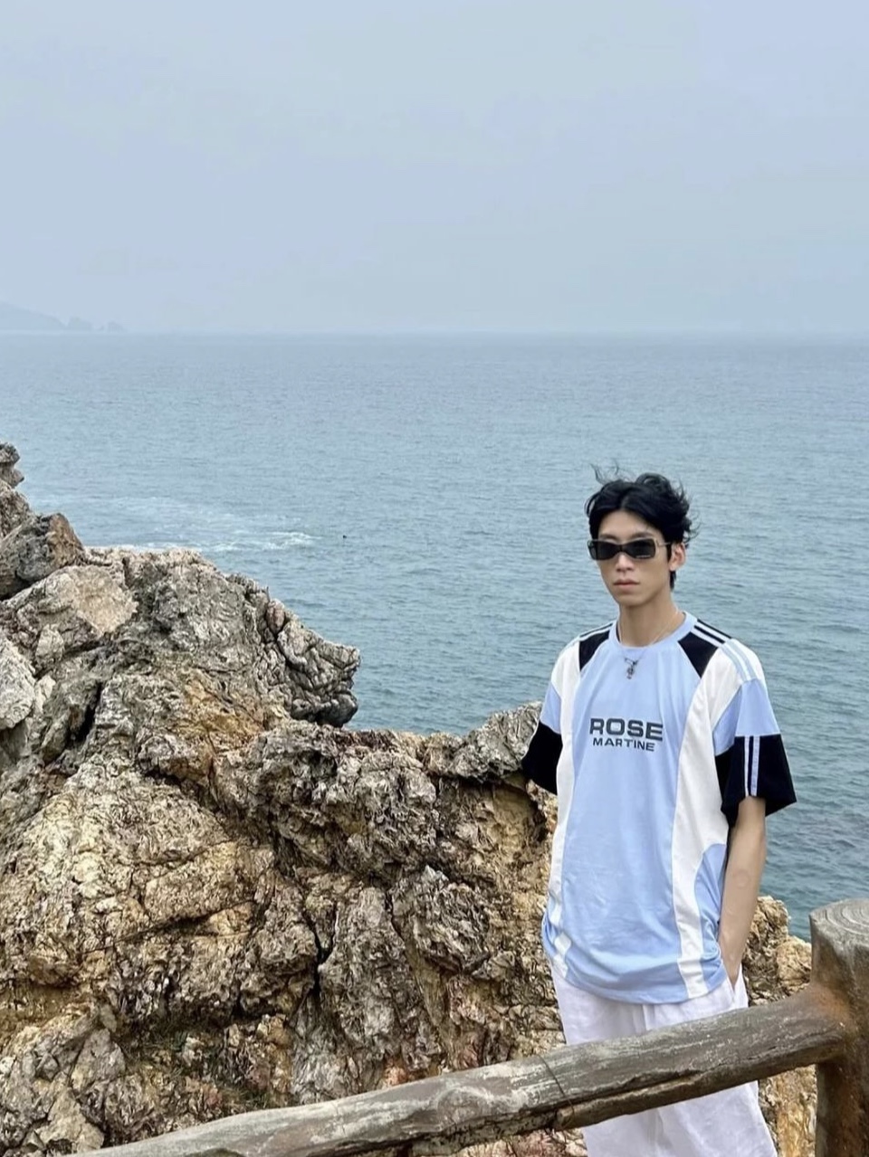 Martine Rose Oversized Panelled T-Shirt Blue White Black 착용 스타일 - 2
