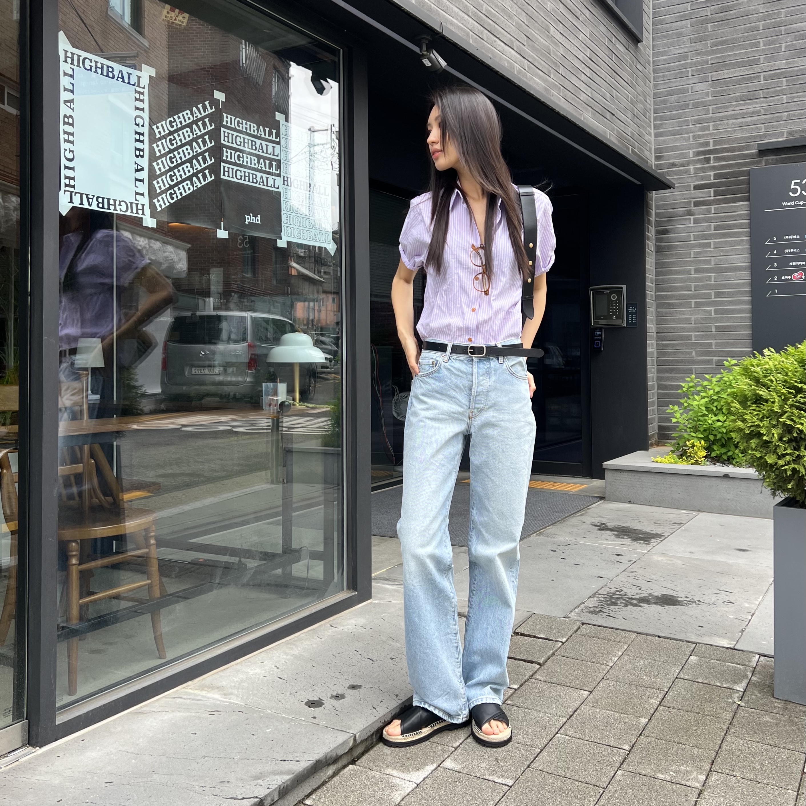 Burberry Vintage Check and Leather Small Crossbody Bag Archive Beige Black, (W) Matin Kim Suede Leather Belt Black 착용 스타일 - 1