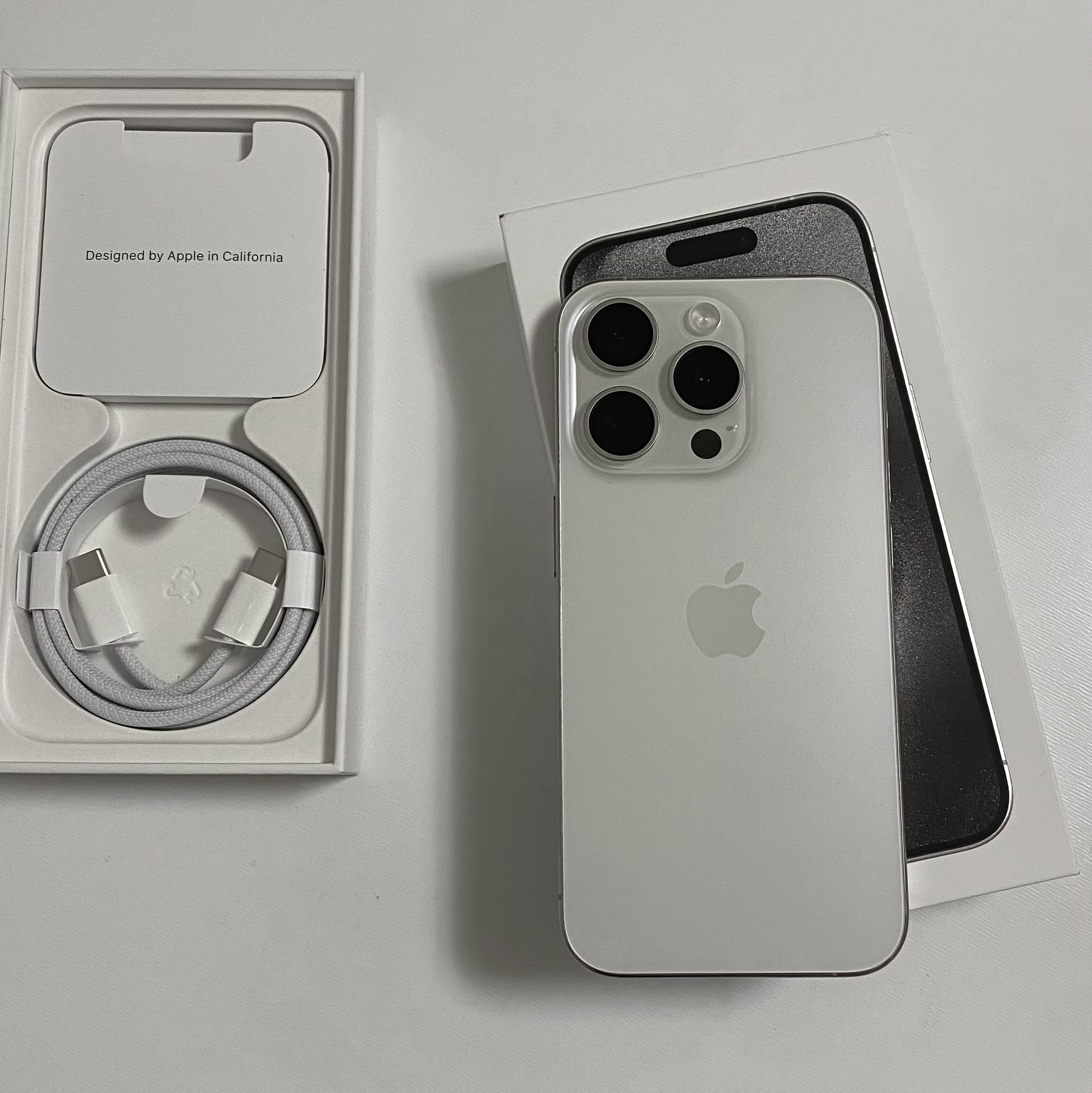 Apple iPhone 15 Pro 128GB White Titanium (Korean Ver.) 착용 스타일