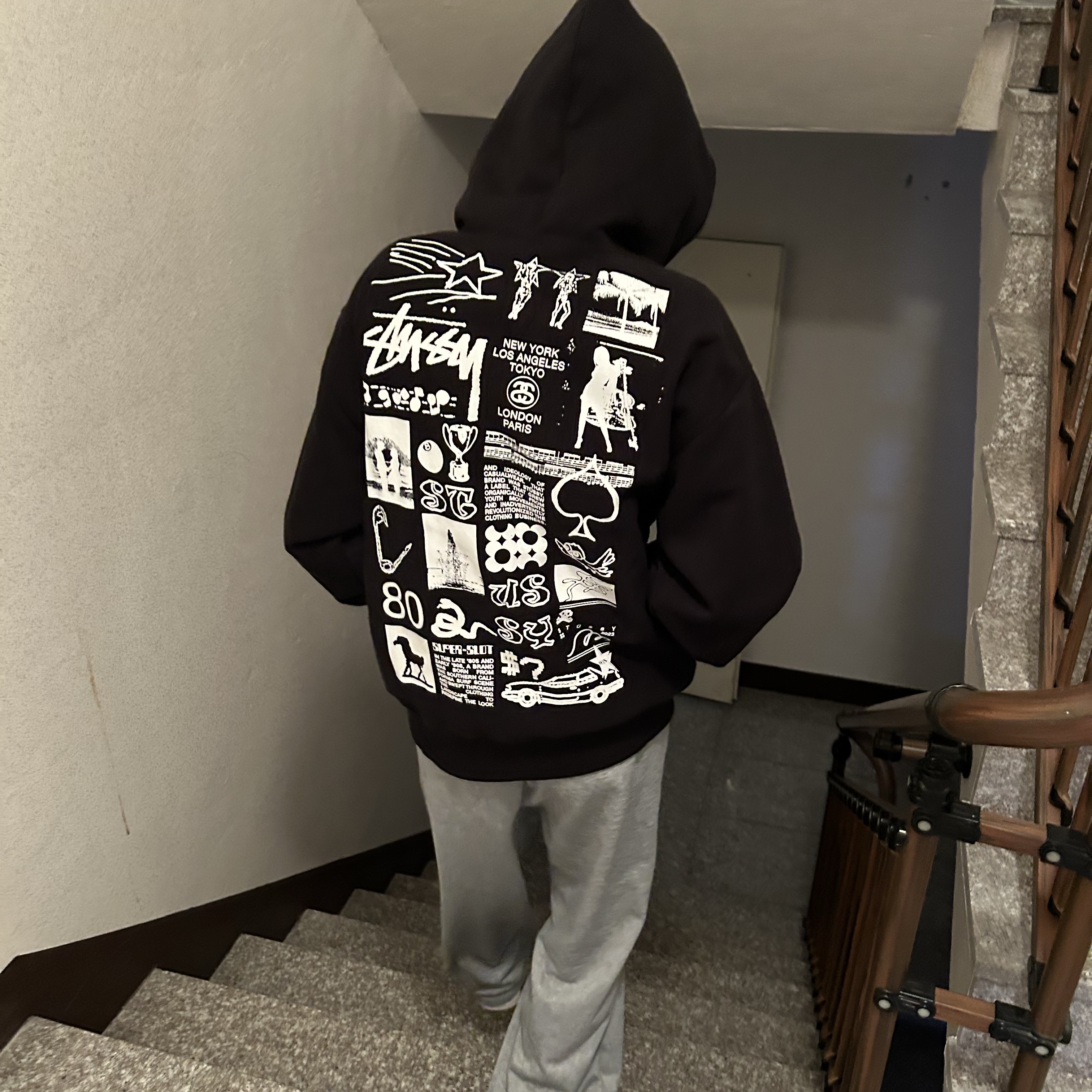 Stussy Sara Zip Hoodie Black, Nike Air Force 1 '07 Low White 착용 스타일 - 1
