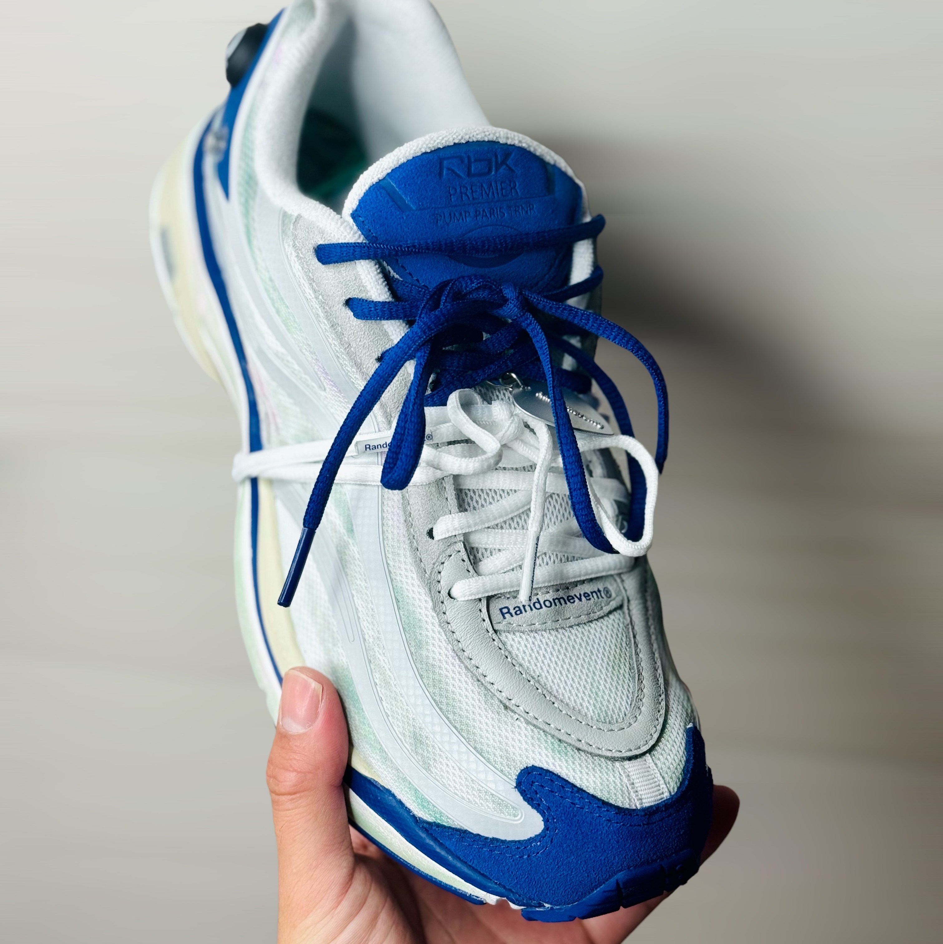 Reebok x Randomevent Premier Pump Paris Blue 착용 스타일