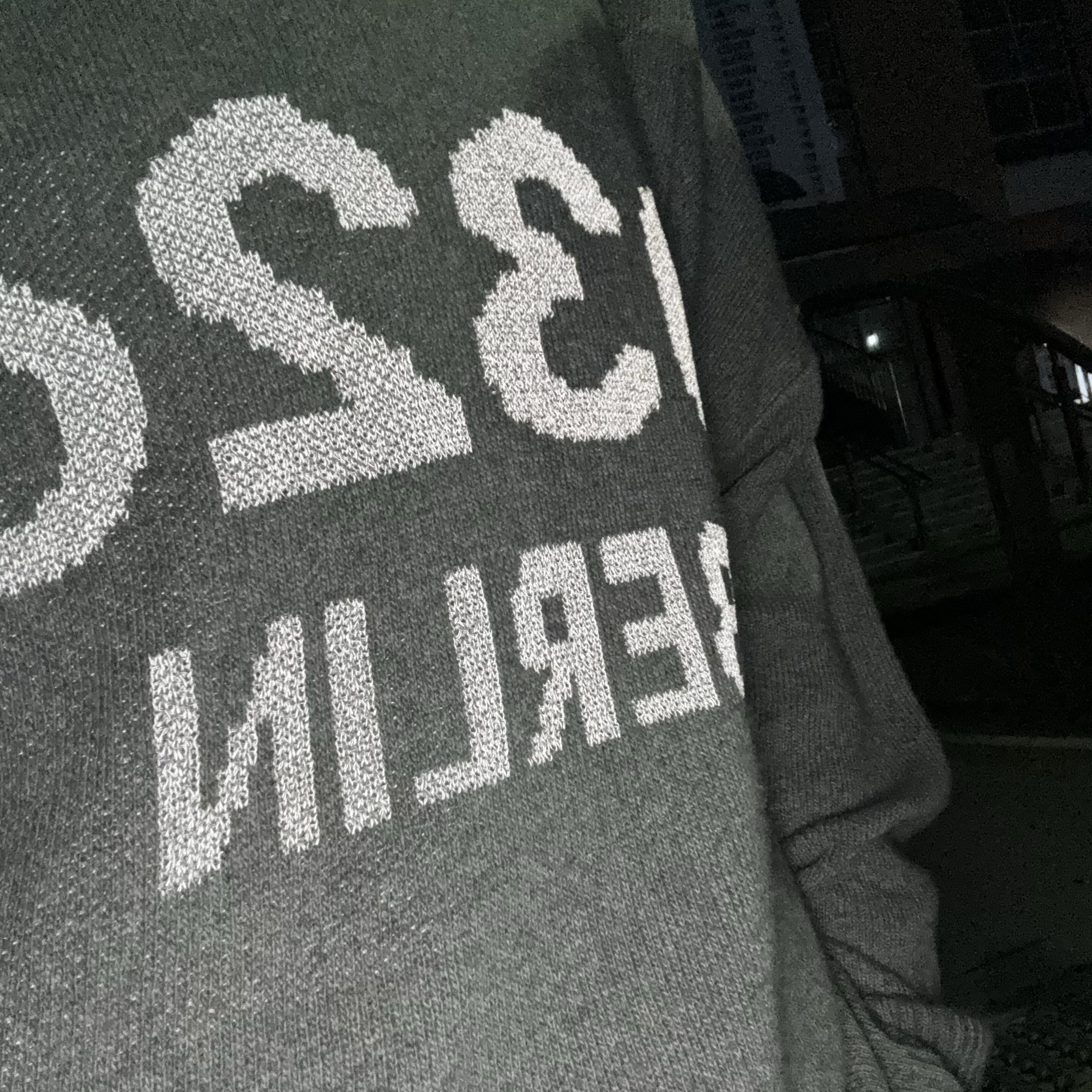 032c Selfie Sweater 착용 스타일
