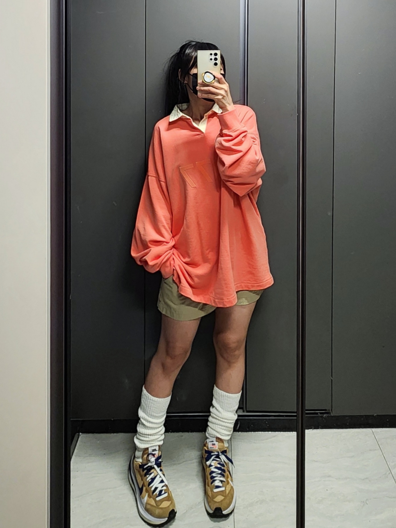 Essentials 1977 Henley Rugby Long Sleeve Polo Coral - 22FW, Nike x Sacai VaporWaffle Sesame and Blue Void 착용 스타일 - 2