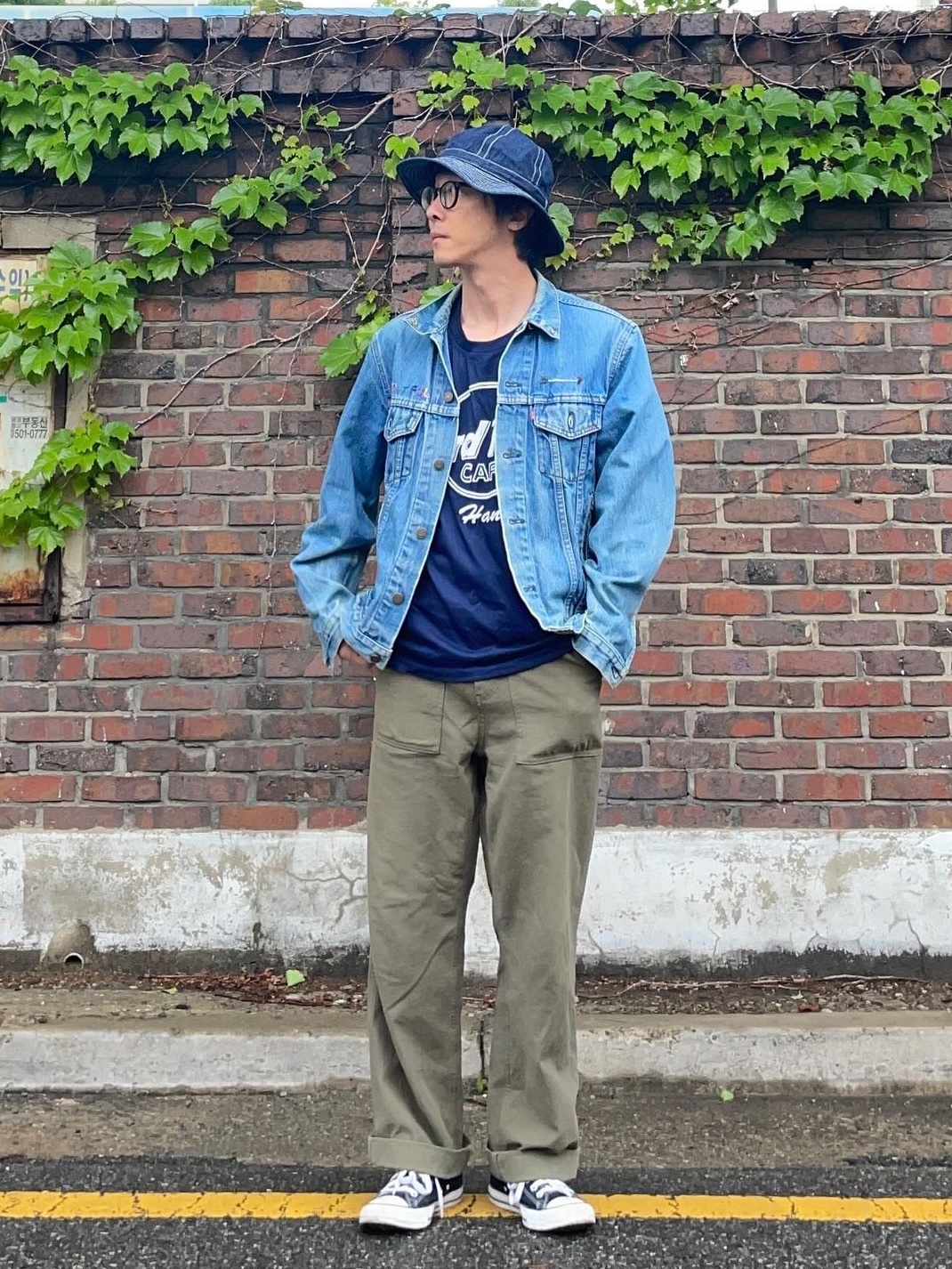 YMCL KY Denim Fatigue Hat, Converse Chuck 70 Ox Black - Standard 착용 스타일