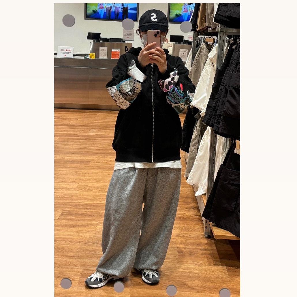 Supreme Spread Zip Up Hooded Sweatshirt Black - 24SS, Supreme 2-Tone S Logo 6-Panel Black - 24SS 착용 스타일 - 1